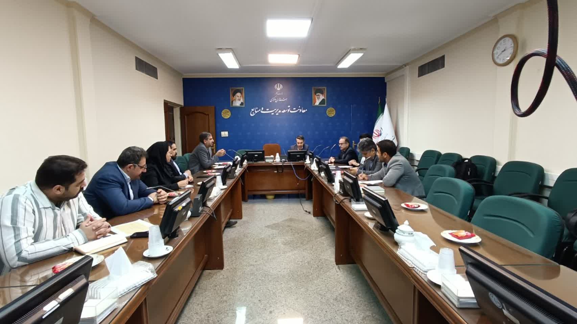 بررسی مشکلات و مسائل مربوط به نگهداری و توسعه ای اپراتور ایرانسل در استان مرکزی