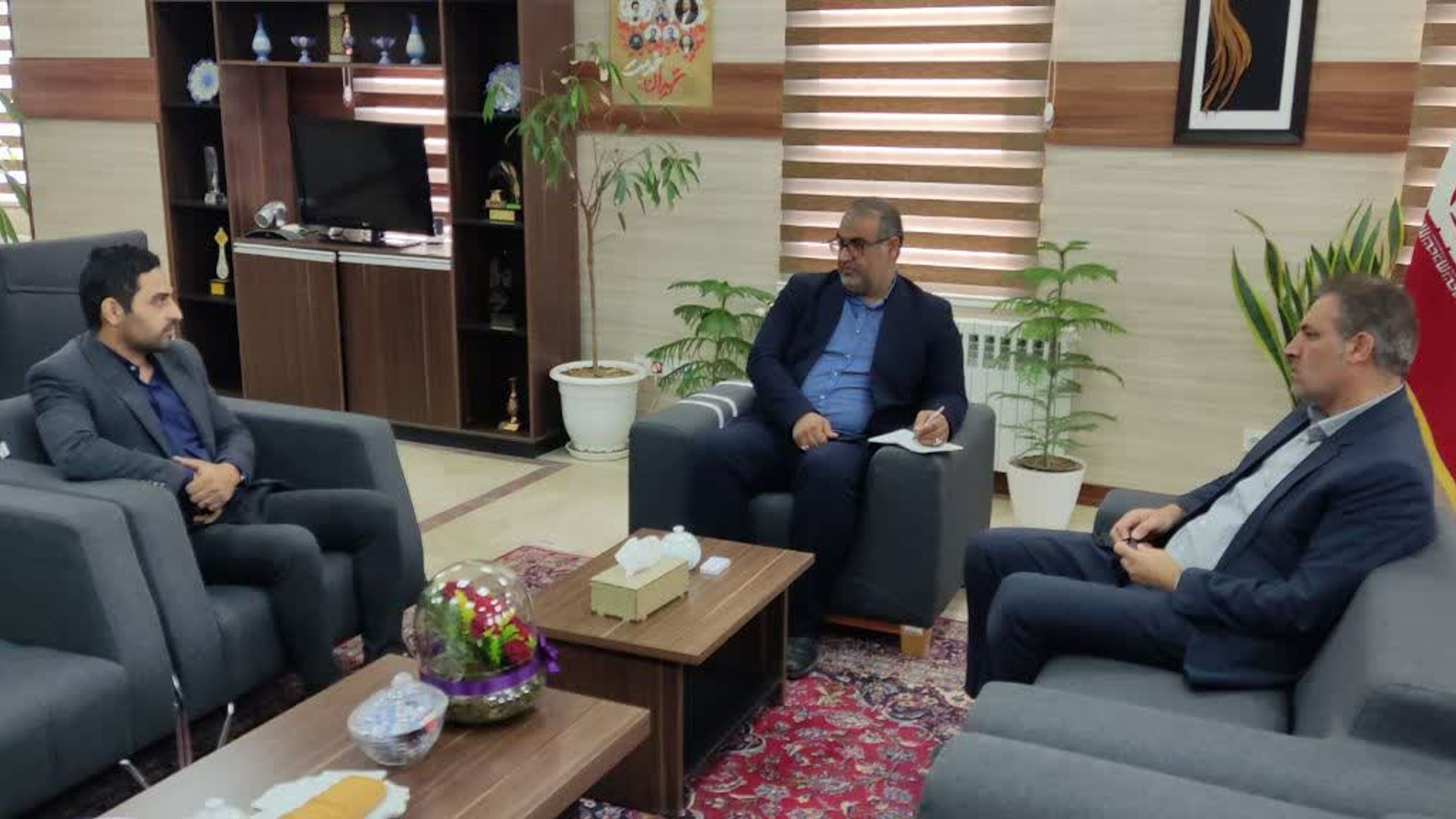 ⭕  پیگیری تحقق شعار سال ۱۴۰۴ "سرمایه گذاری برای تولید" در دیدار رئیس بنیاد برکت شهرستان آشتیان با مهندس ملکا سرپرست فرمانداری