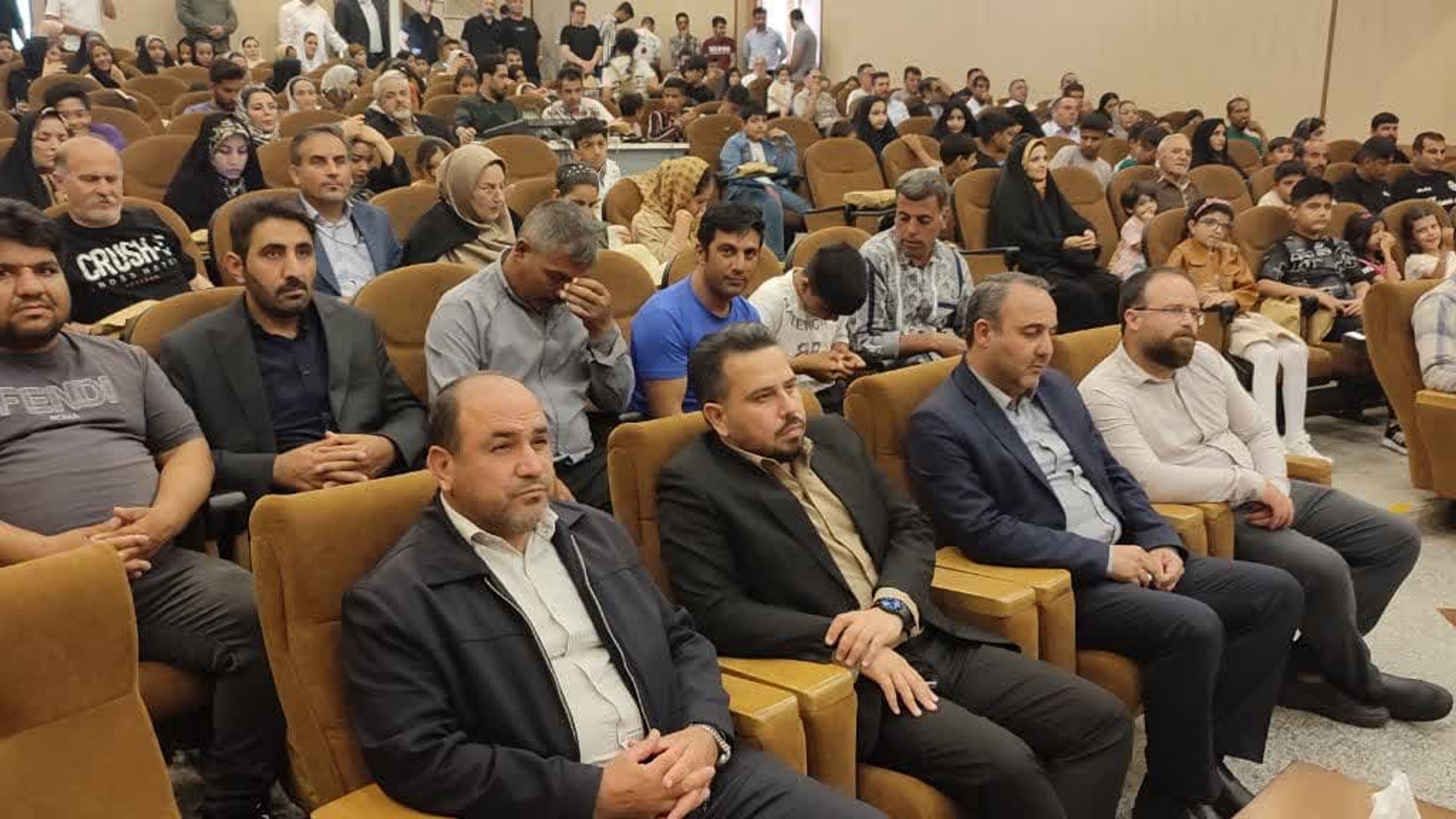 "همایش تجلیل از کارگران نمونه شرکت زرین کشت پایدار زرندیه".