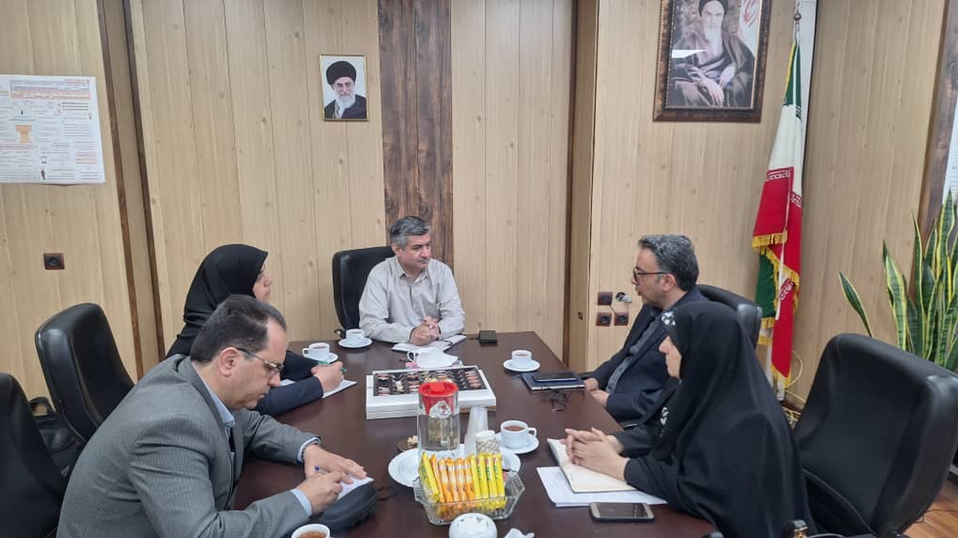 نشست هم اندیشی مرکز مطالعات راهبردی وزارت کشور و دفتر برنامه‌ریزی، بودجه و تحول اداری استانداری مرکزی در محل وزارت کشور برگزار شد.
در این نشست که مدیرکل دفتر و همکاران گروه آموزش حضور داشتند، پیشران های دفتر برنامه ریزی استانداری مرکزی مطرح و رهنمودها و خط مشی مرکز مطالعات برای همکاران حاضر تشریح گردید.