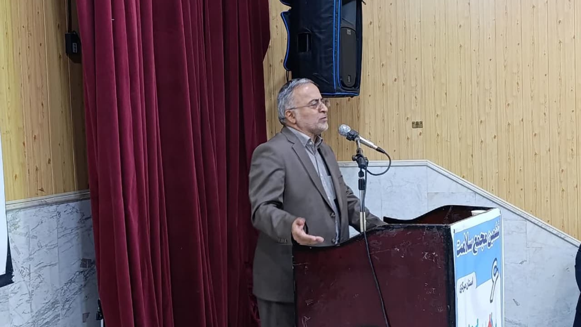 💢 برگزاری ششمین مجمع سلامت شهرستان دلیجان
 
🔸 در دومین روز از هفته سلامت با شعار "محیط سالم، جامعه ی سالم با مشارکت مردم"، ششمین مجمع سلامت شهرستان دلیجان با حضورابوالفضل قاسمی فرماندار ،مسئولین استانی و شهرستانی برگزار شد.
برگزاری این مجمع نشان‌دهنده اهمیت و توجه ویژه مسئولان به مقوله نشاط اجتماعی و سلامت در جامعه است.

هدف از برگزاری این مجمع، افزایش آگاهی عمومی در زمینه نشاط اجتماعی و سلامت، بهبود خدمات ارائه شده و ایجاد امکان استفاده از منابع و امکانات موجود در شهرستان برای ارتقای سلامت جامعه است