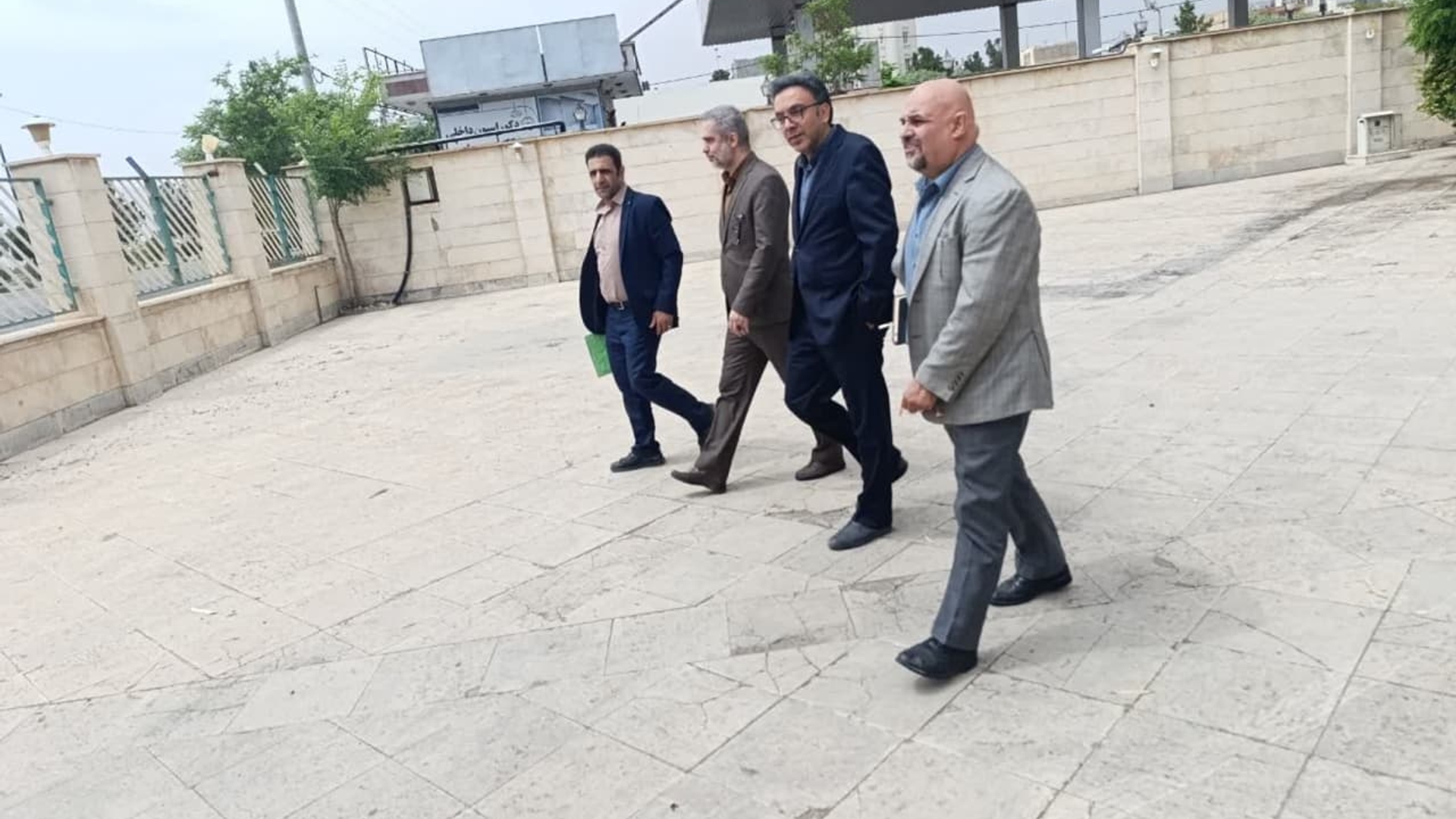 بازدید میدانی ازمجتمع ادارای قدس شهرستان دلیجان
دکترفخاری مشاور رئیس سازمان اموراداری و استخدامی کشور ،دکتروکیلی کارشناس سازمان اموراداری و استخدامی کشور ،دکترطاعتی رئیس برنامه بودجه وتحول اداری استانداری مرکزی ،اشرفی بخشدار مرکزی ومعاون مجتمع اداری شهرستان دلیجان ازمجتمع اداری قدس شهرستان دلیجان بازدید کردندودرخصوص مشکلات مجتمع ورفع مشکلات گفتگو وتبادل نظر کردند