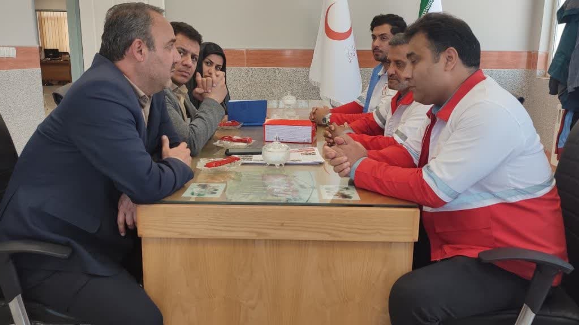 بازدید فرماندار از جمعیت هلال احمر شهرستان زرندیه