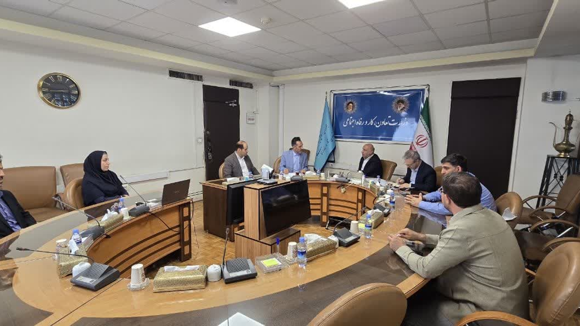 نشست فرماندار و نماینده مردم خمین در مجلس با وزیر تعاون ،کار و رفاه اجتماعی برگزار شد