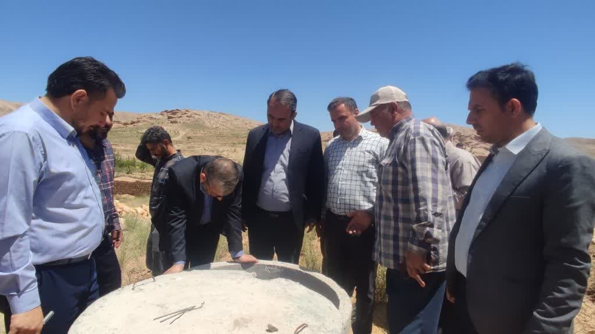 بازدید فرماندار  از روستای منجقان از توابع بخش خرقان در راستای رفع مشکلات روستا