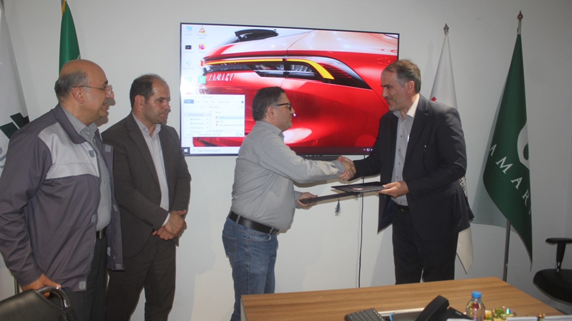 آئین انعقاد تفاهم نامه همکاری آموزشی بین اداره کل فنی و حرفه ای استان و شرکت آریان پارس موتور شهرستان خمین برگزار شد