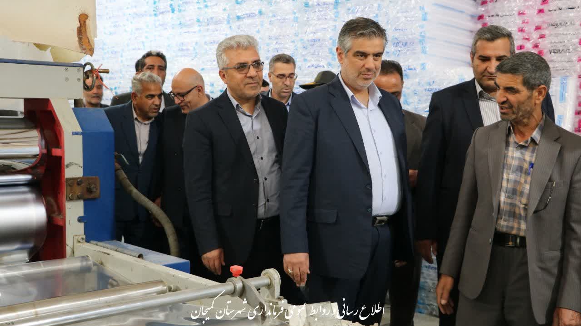 🔻بازدید استاندار مرکزی از واحد تولیدی «مروارید پلاس» در شهرستان کمیجان