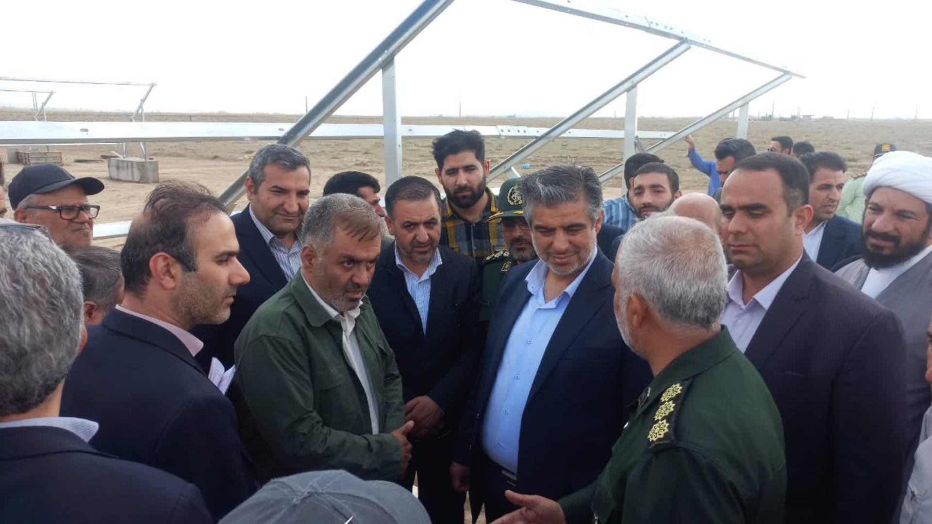 🔻بازدید استاندار مرکزی از نیروگاه خورشیدی در حال احداث شهر میلاجرد