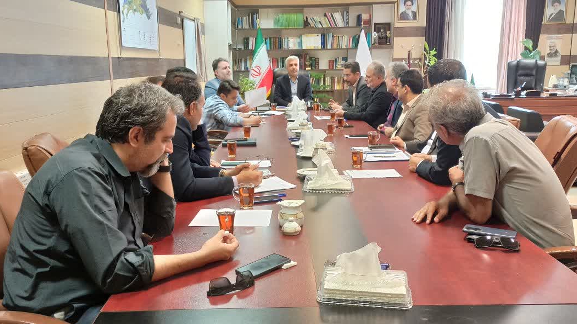 جلسه بررسی مشکلات پروژه کتابخانه مرکزی اراک برگزار شد.