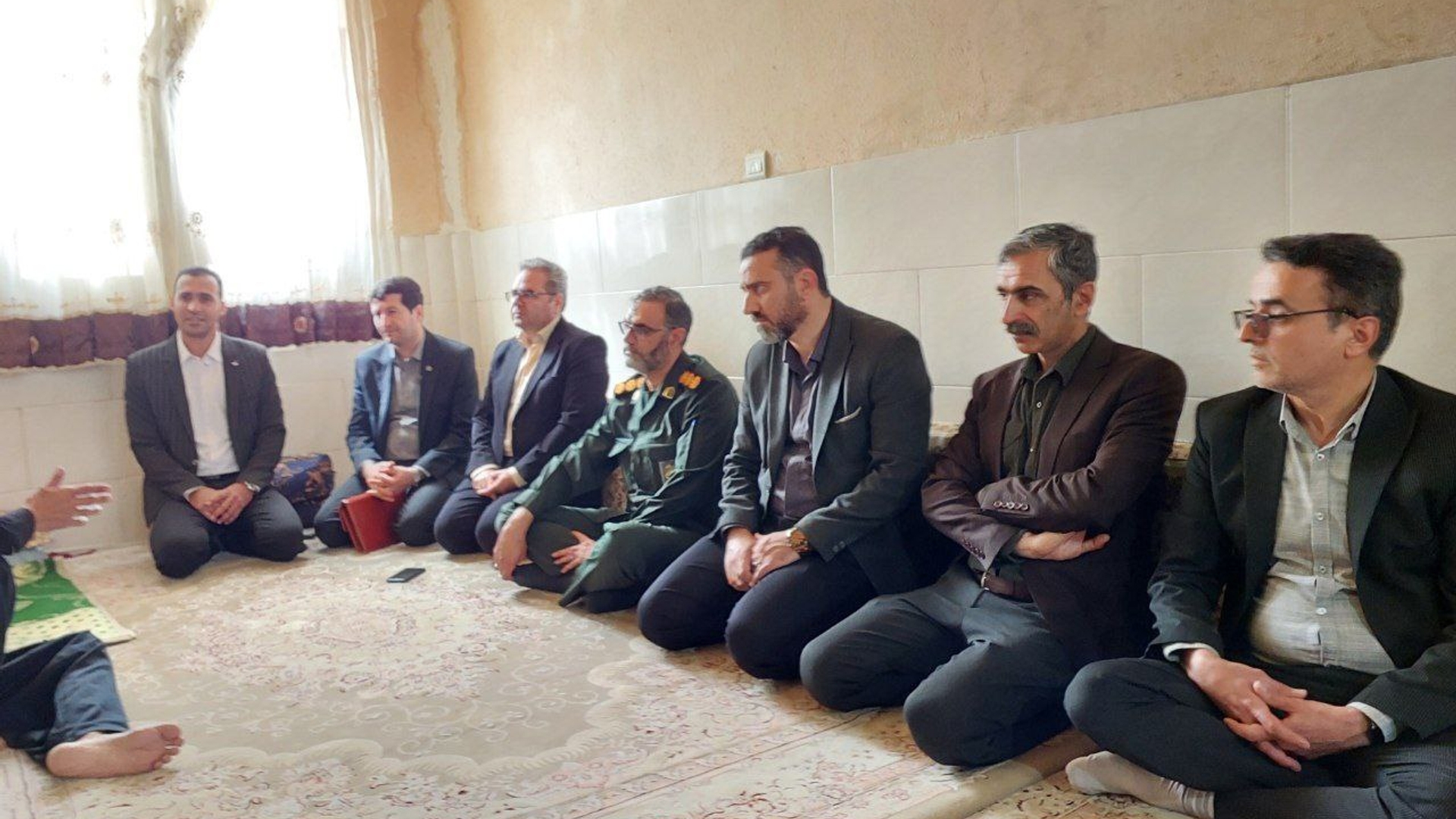 حضور در منزل یکی از کارگران شریف آسیب دیده در حین کار