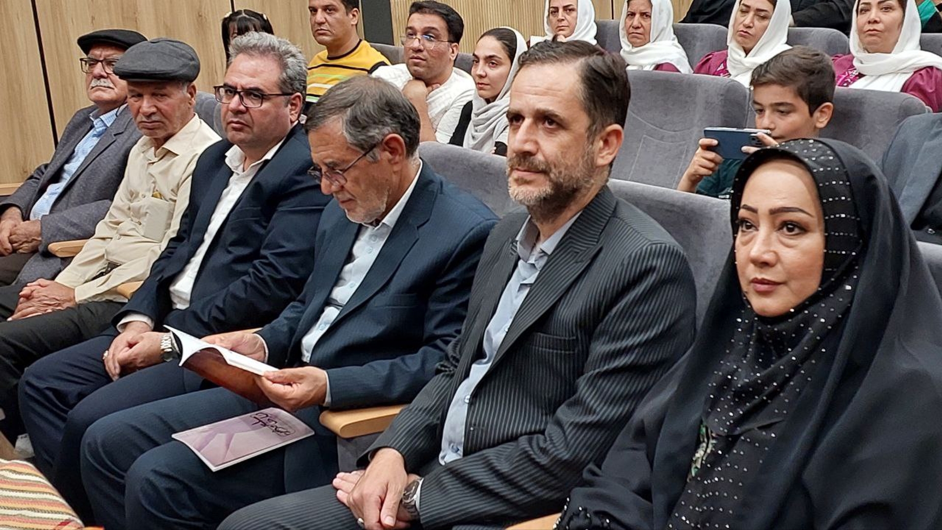 محفل ادبی و رونمایی از دو اثر ارزشمند در نیم‌ور برگزار شد