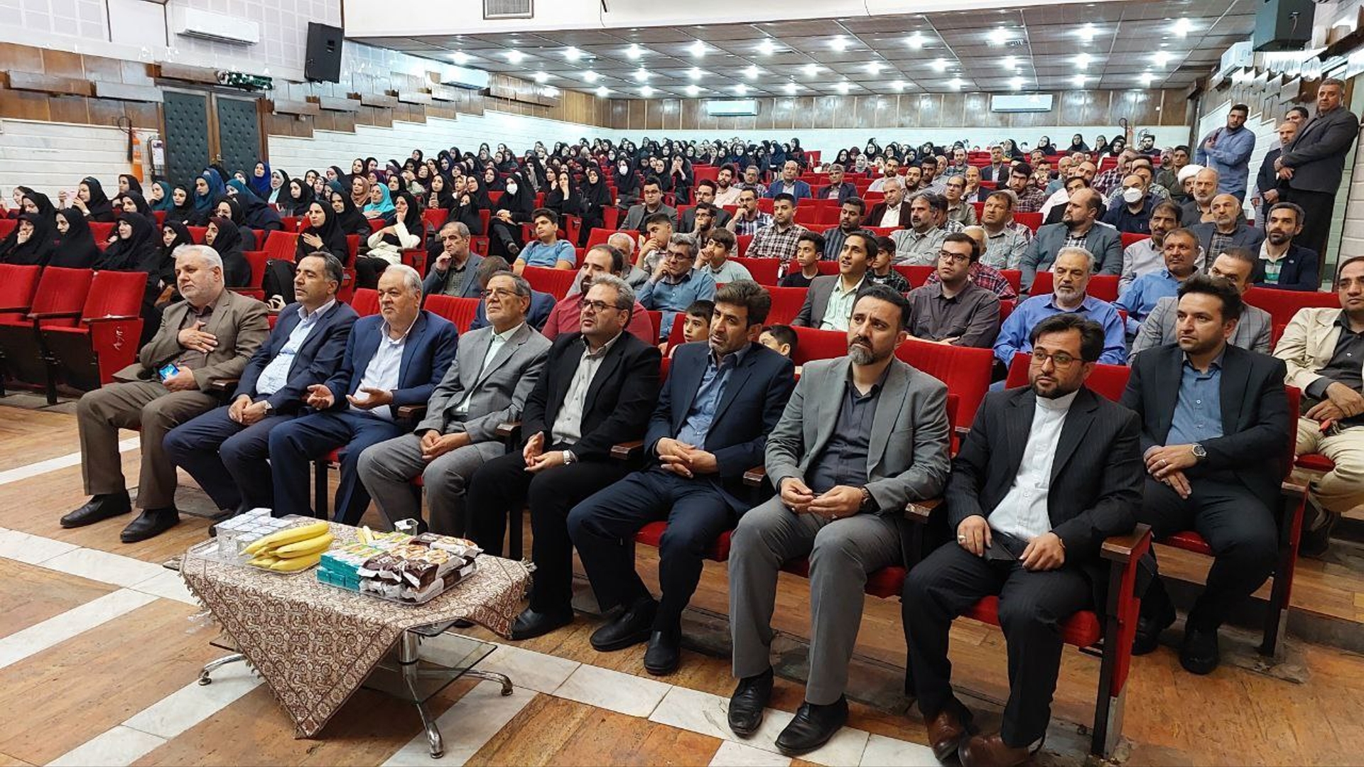 همایش گرامیداشت روز معلم در محلات برگزار شد.