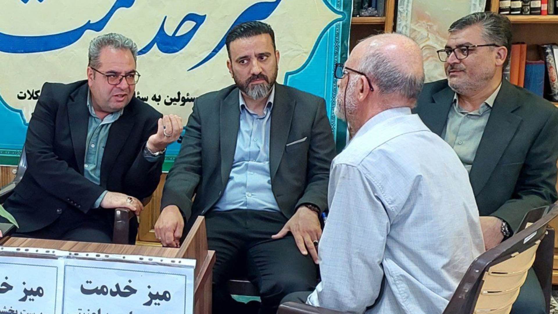 برپایی میز خدمت با حضور فرماندار شهرستان محلات