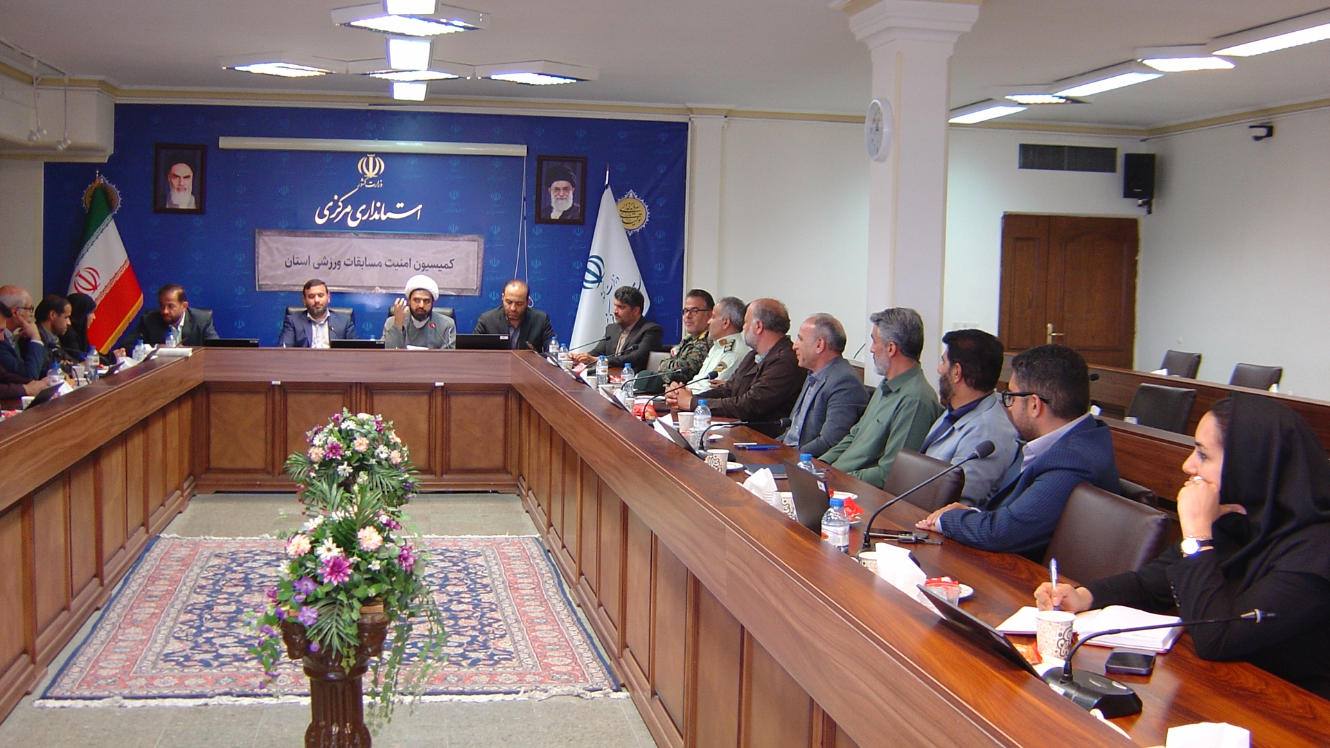 جلسه کمیسیون امنیت ورزش استان به ریاست جناب آقای برنج زاده مدیرکل امنیتی و انتظامی با حضور اعضاء و مدیرکل دفتر امور فرهنگی و اجتماعی وزارت ورزش و جوانان