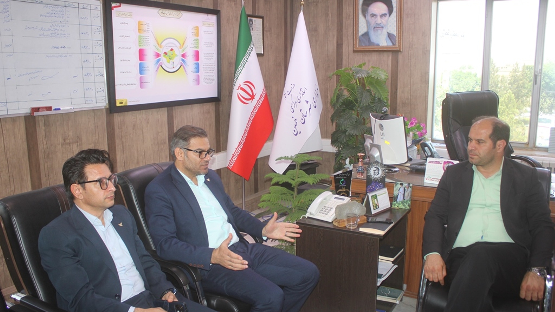 نشست مدیر کل پست استان مرکزی با فرماندار شهرستان خمین برگزار شد