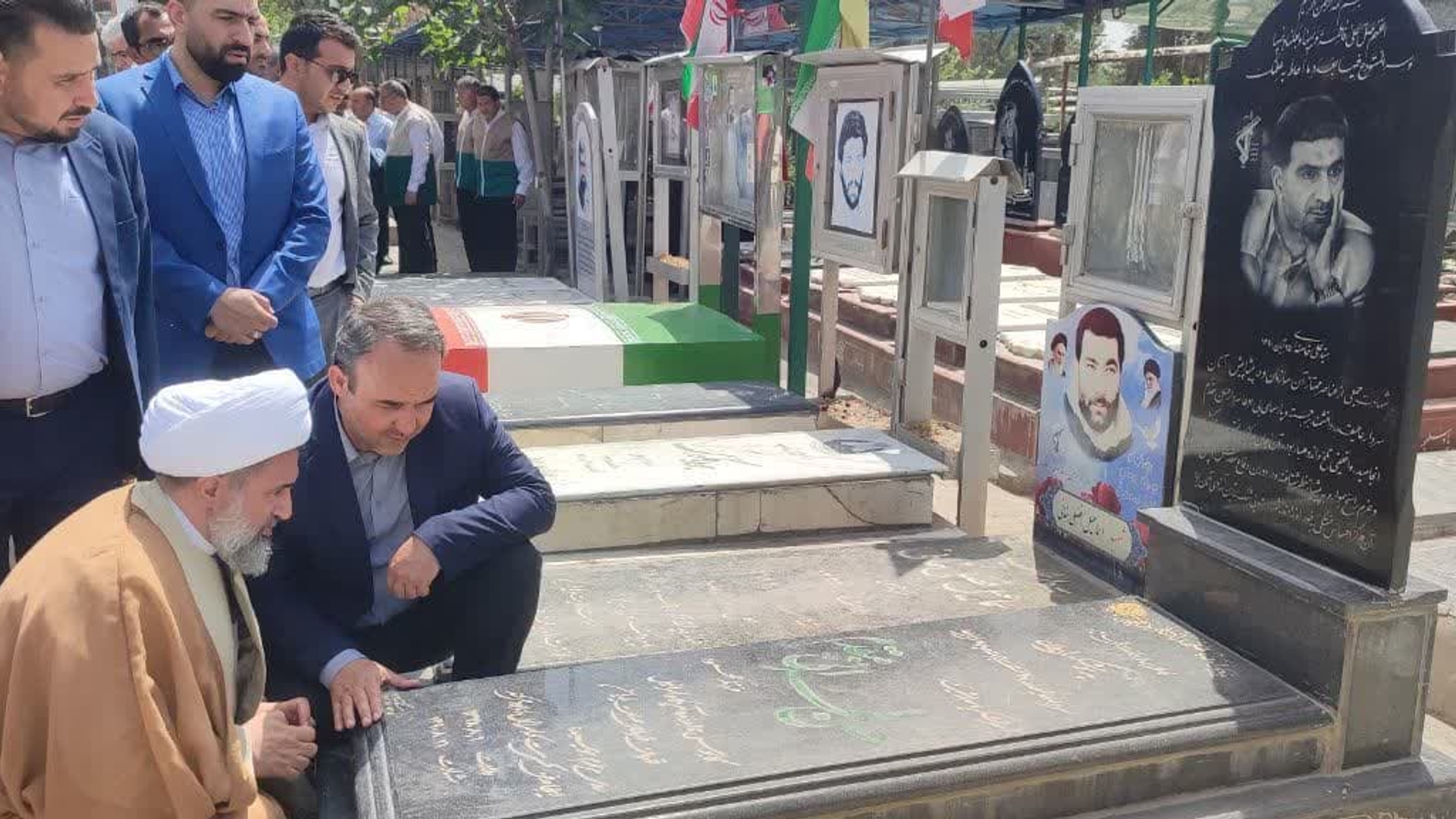 گلباران و ادای احترام به مقام شامخ شهدای انقلاب اسلامی و دفاع مقدس