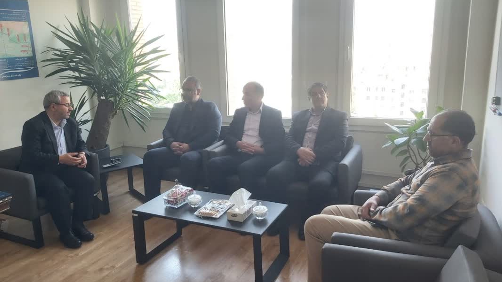 🟡 رایزنی جهت توسعه فضاهای فرهنگی در دیدار با رئیس هیئت‌مدیره شرکت راه‌آهن شهری تهران و حومه