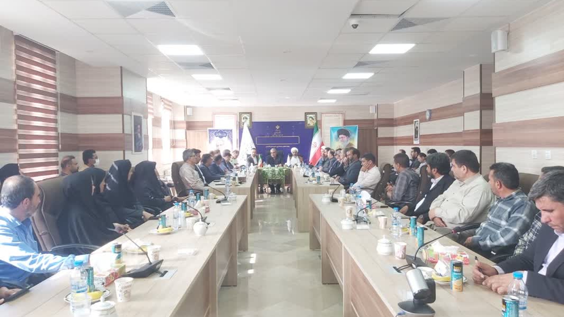 ▫️ آیین تکریم و‌ معارفه سرپرست جدید بخشداری شهرستان آشتیان با حضور مهندس ملکا سرپرست فرمانداری،دکتر حاج علی بیگی سرپرست دفتر امور سیاسی و انتخابات استانداری، امام جمعه،رییس دادگستری،اعضای شورای اداری و دهیاران روستاهای تابعه برگزار گردید.