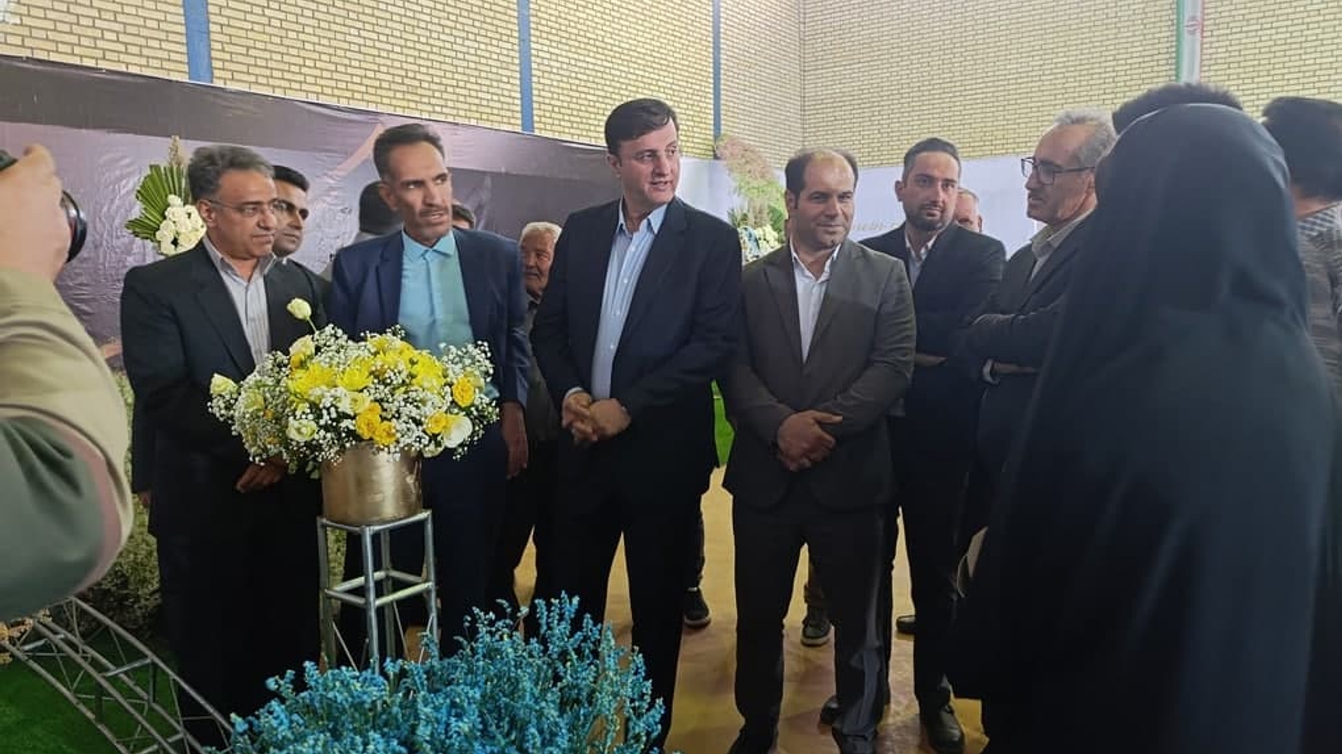 معاون وزیر جهاد کشاورزی ، فرماندار و نماینده مردم خمین در مجلس از نمایشگاه گل های شاخه بریده خمین بازدید کردند