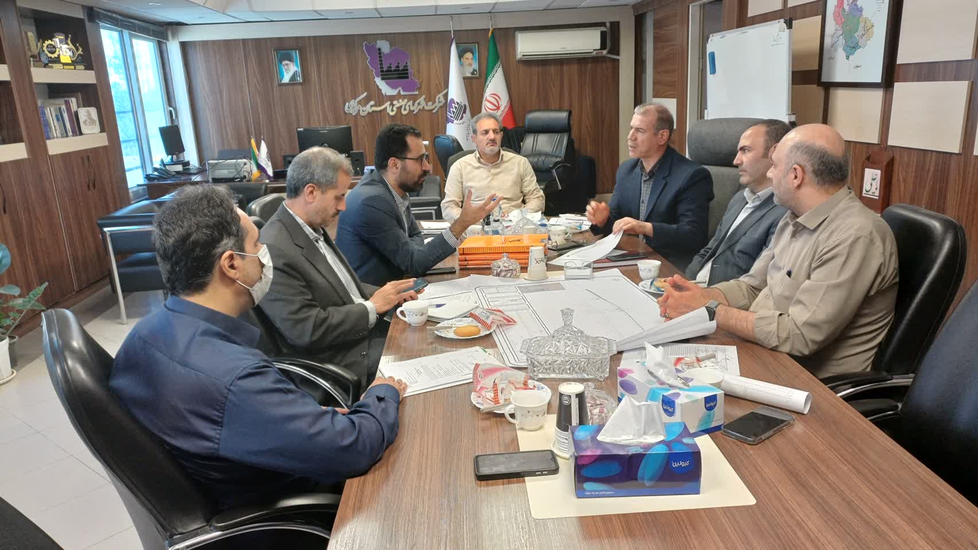 نشست مدیرکل پدافند غیرعامل استان با سرپرست شرکت شهرک‌های صنعتی