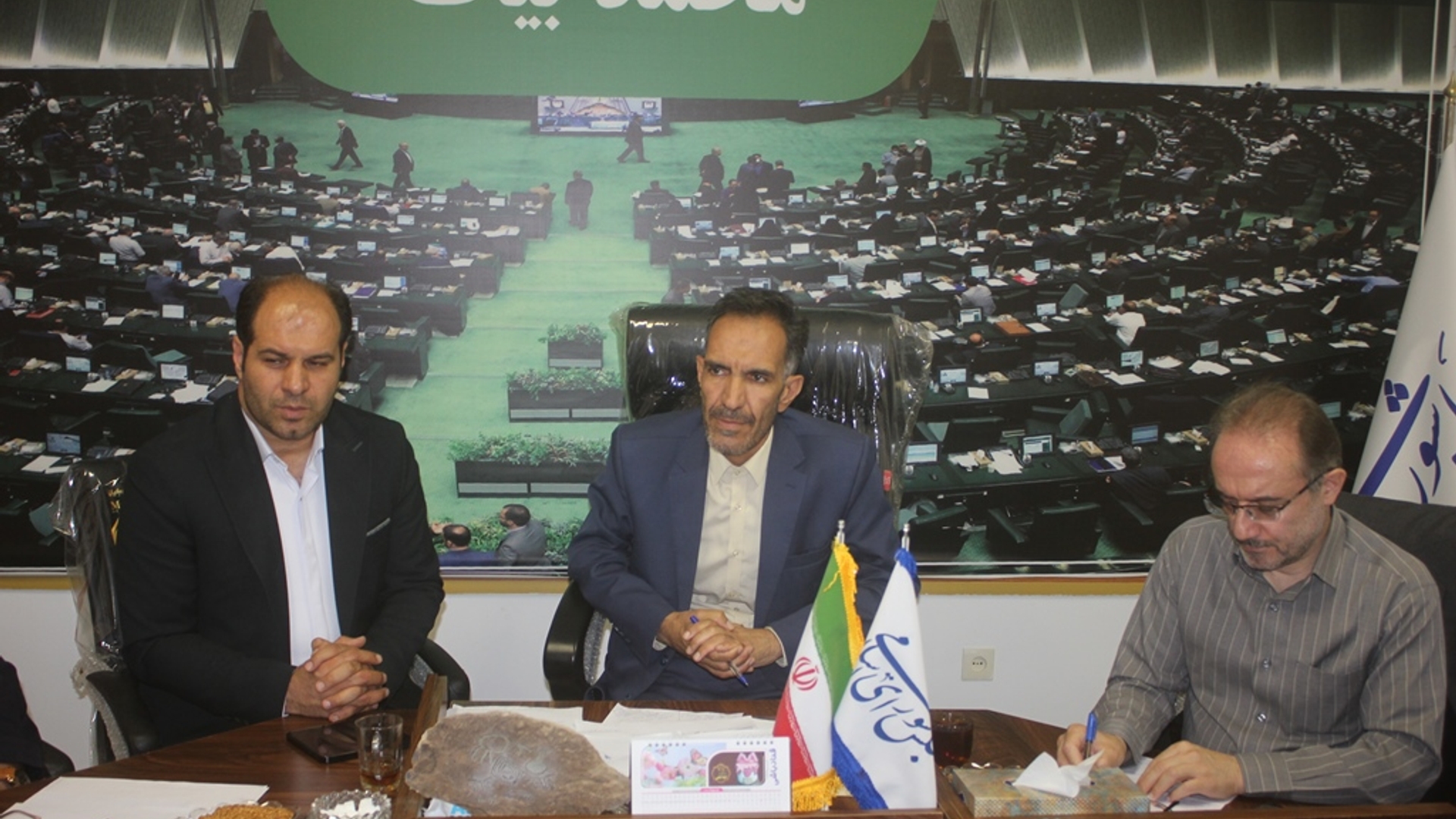 نشست بررسی مشکلات اینترنت و آنتن دهی تلفن همراه در روستاهای شهرستان خمین برگزار شد