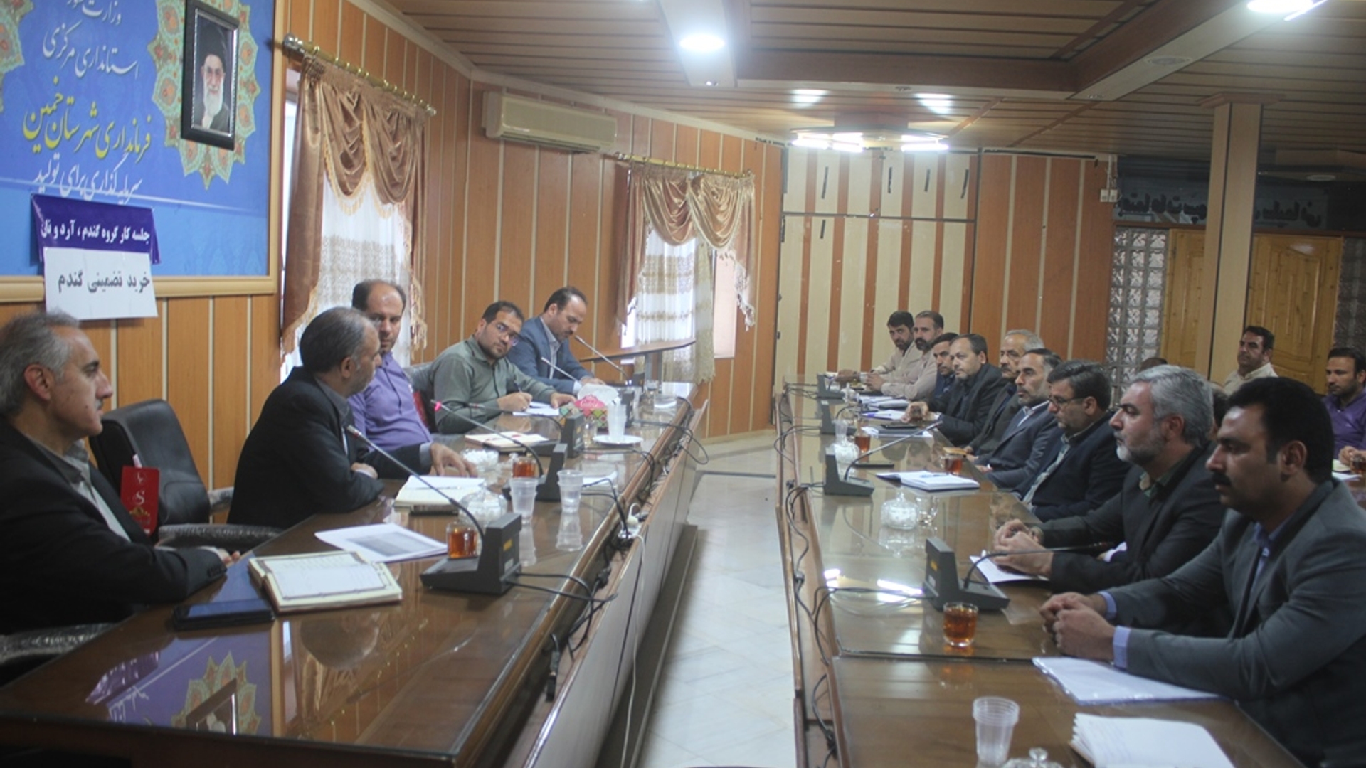 دومین جلسه کارگروه گندم ، آرد و نان شهرستان خمین در سال 1404 برگزار شد