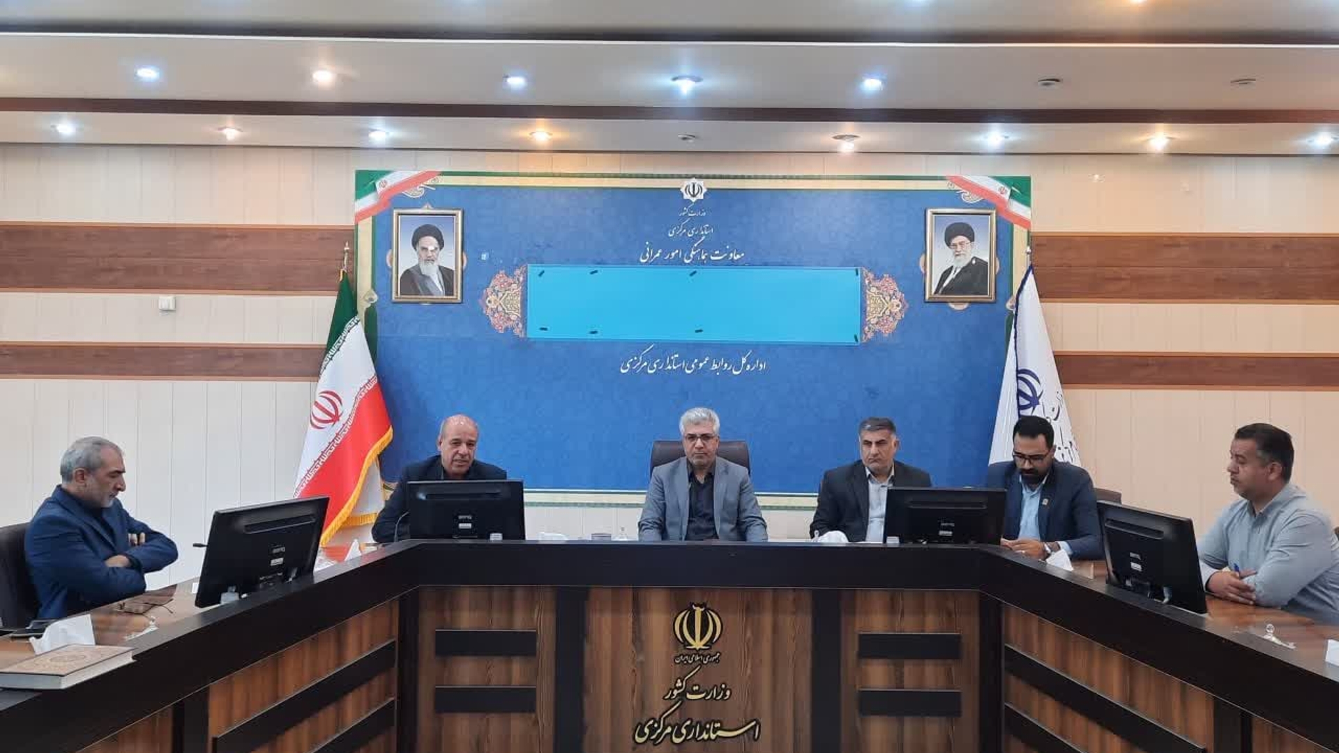 جلسه ساماندهی کشتارگاه‌های دام استان مرکزی به ریاست ابک معاون هماهنگی امور عمرانی استانداری مرکزی و با حضور پزشگ نیا مدیرکل پدافند غیرعامل و مسئولان ذیربط