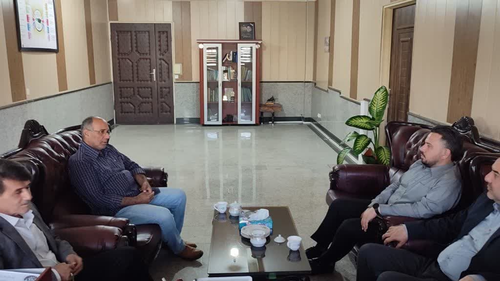 جلسه تعیین سرمایه‌گذار برای اجرای فاضلاب شهر مامونیه