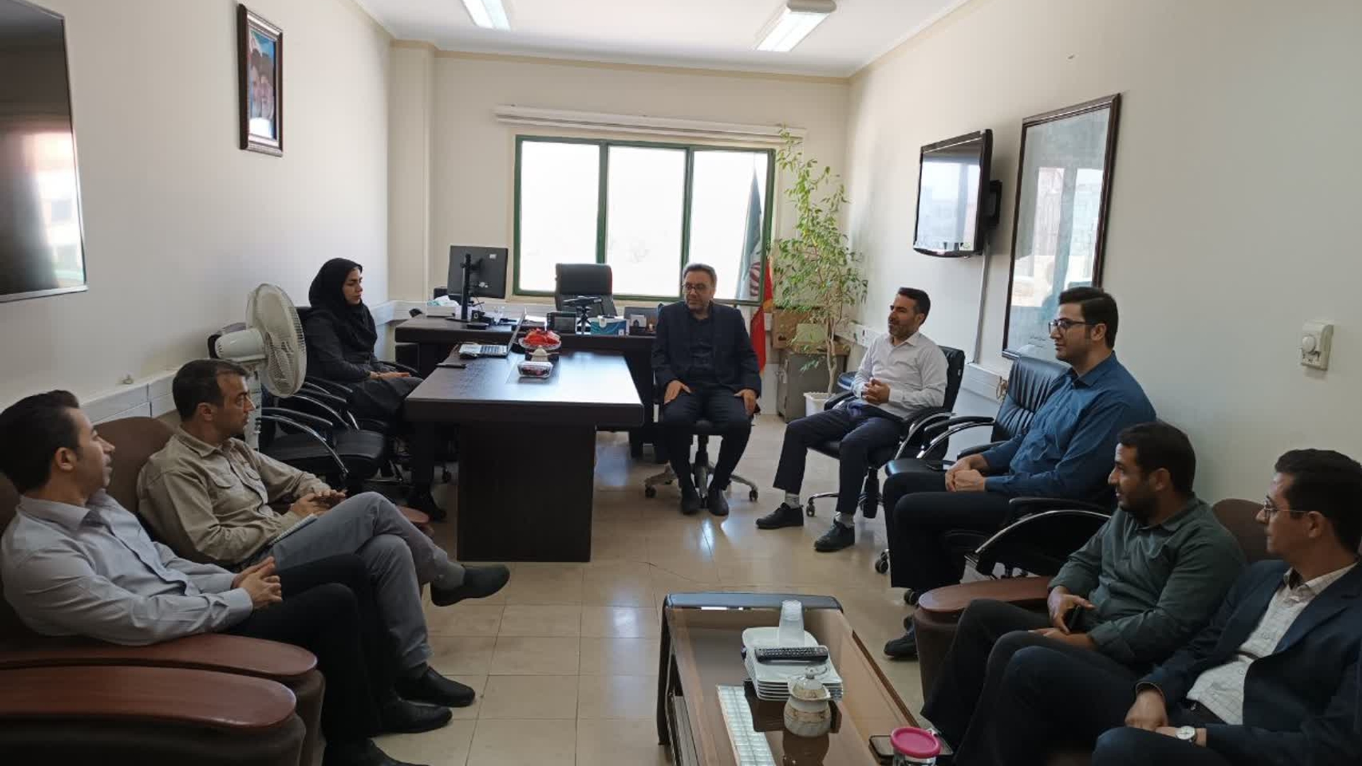 نشست همکاران مدیریت فناوری اطلاعات با سرپرست دفتر برنامه ریزی ، بودجه و تحول اداری استانداری