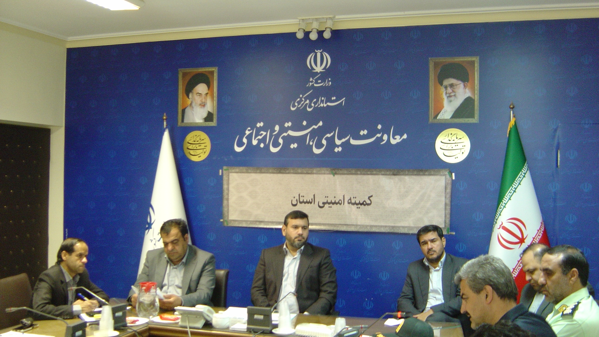 جلسه کمیته امنیتی استان با موضوع استفاده غیر مجاز از دستگاه های استخراج رمز به ریاست آقای برنج زاده مدیر کل امنیتی و انتظامی