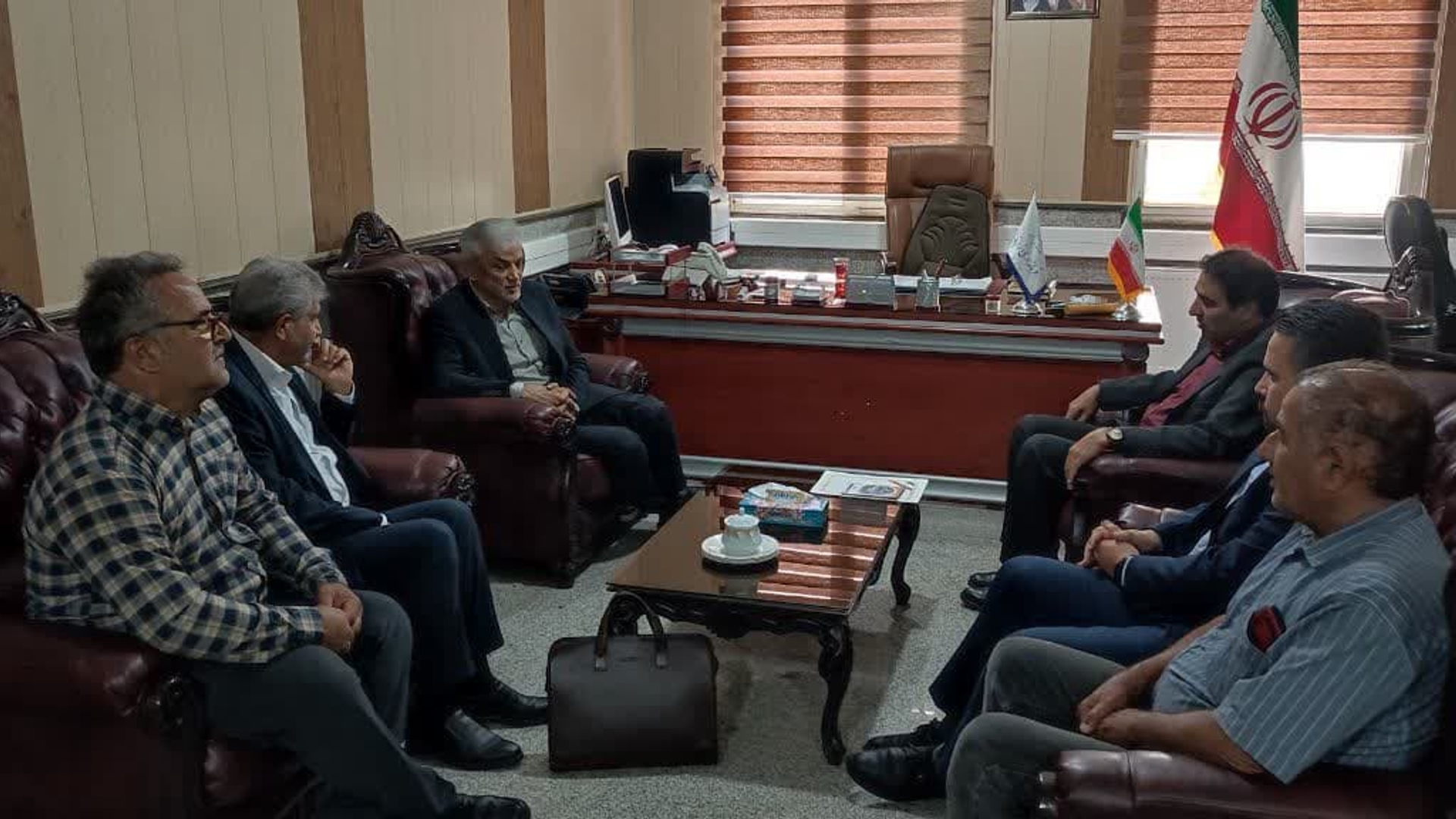 دیدار رئیس راهداری و اعضای انجمن رانندگان زرندیه با سرپرست فرمانداری