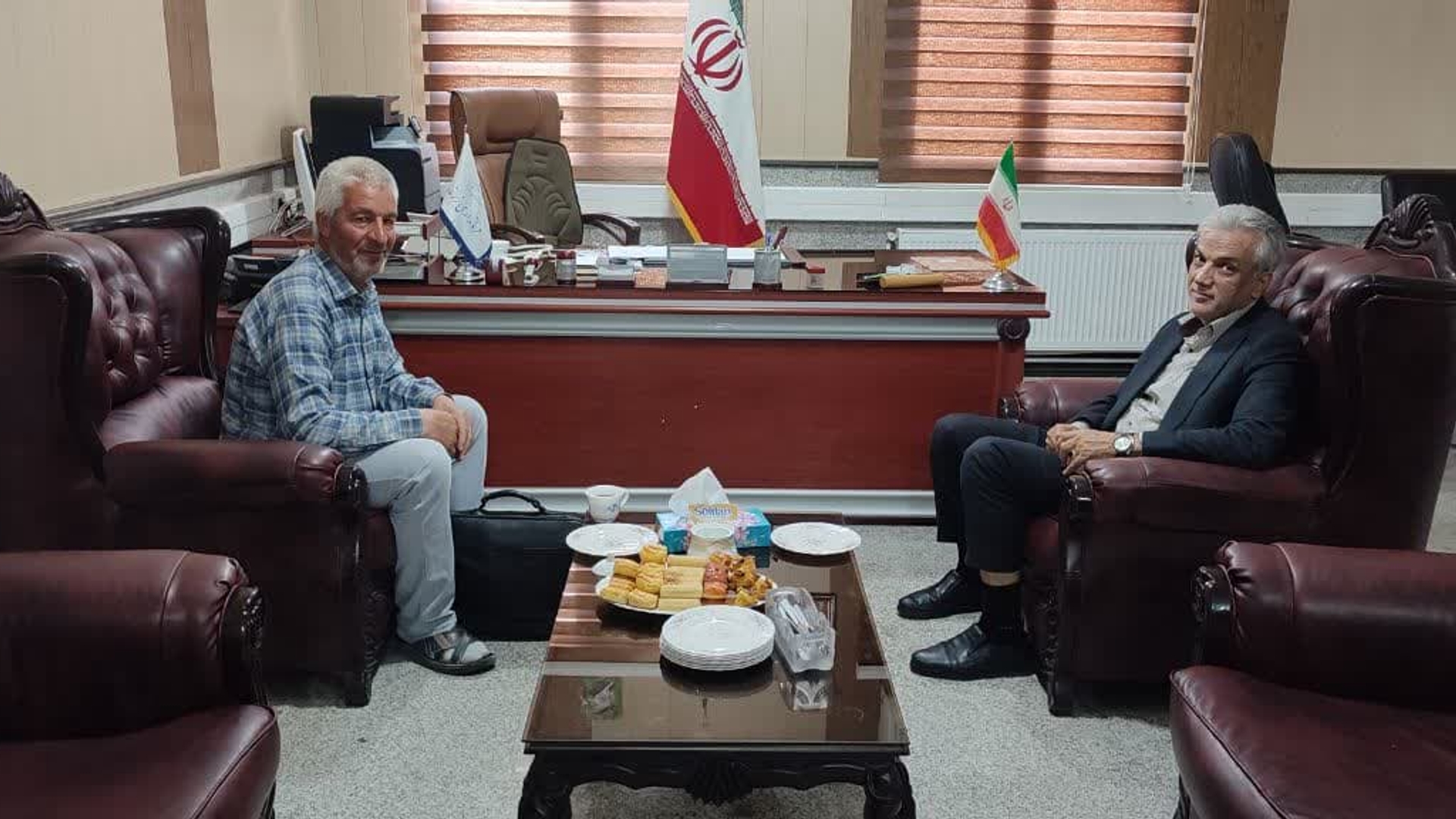 دیدار دهیار روستای تیره بخش خرقان با سرپرست فرمانداری زرندیه