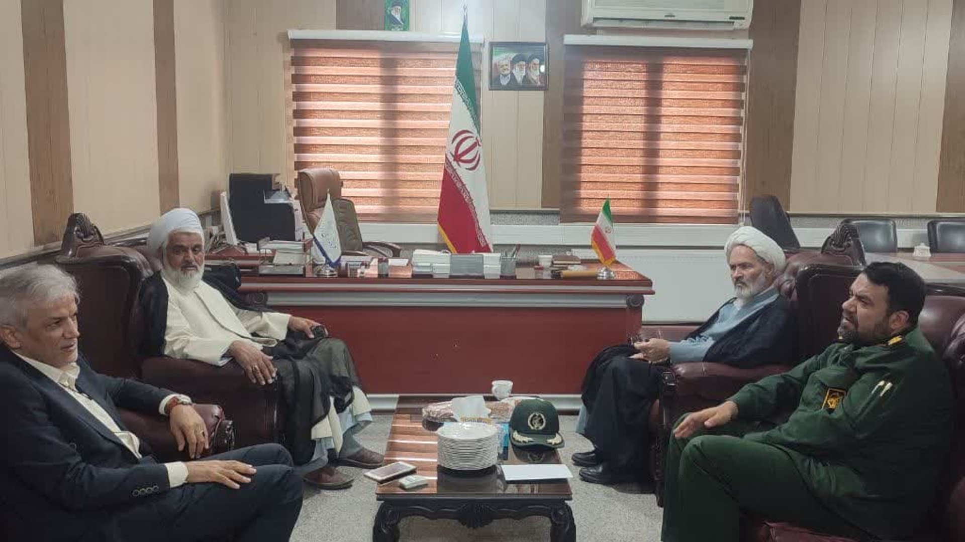 دیدار ائمه جمعه شهرستان و فرمانده بسیج با سرپرست فرمانداری زرندیه