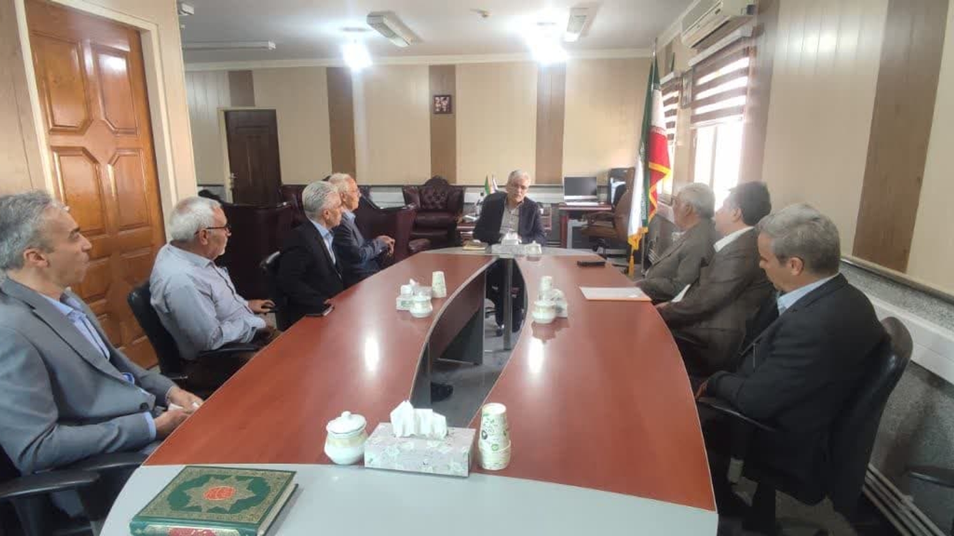 دیدار دهیار و مردم روستای دوزج با سرپرست فرمانداری زرندیه