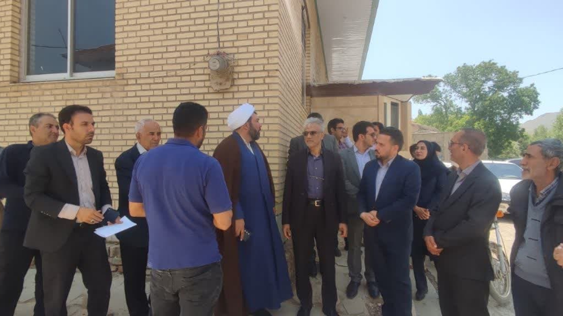 بازدید میدانی دکتر احمدی از روستای چاناقچی علیا
دکتر احمدی سرپرست فرمانداری زرندیه به همراه نماینده مجلس و جمعی از مدیران استانی و شهرستانی از روستای چاناقچی علیا بازدید کرد و در جریان مسائل و مشکلات این منطقه قرار گرفت.