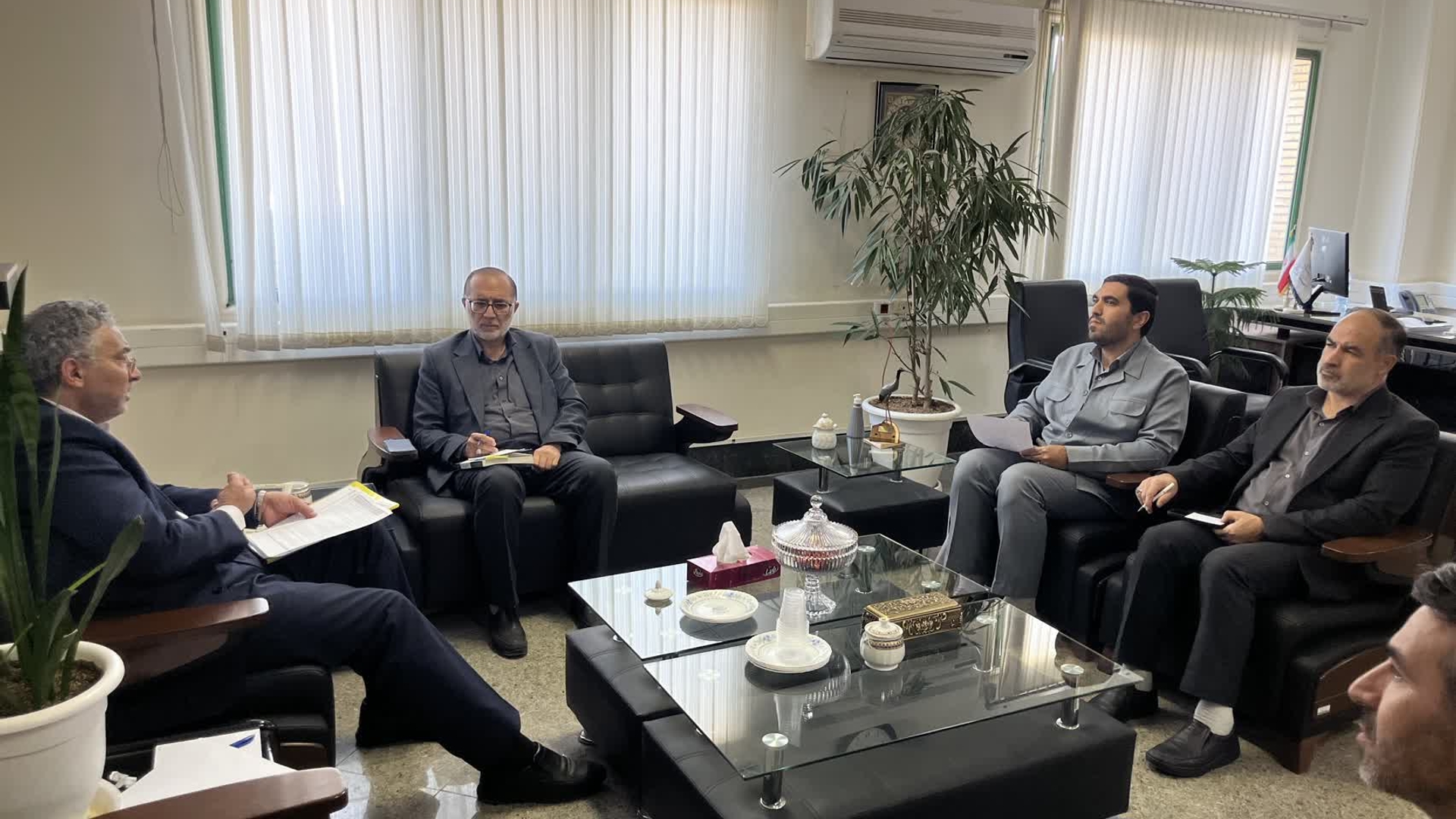 🔻جلسه (۱) کارگروه سلامت اداری و صیانت از حقوق مردم استانداری مرکزی در سال ۱۴۰۴ برگزار شد.

🔹جلسه (۱) کارگروه سلامت اداری و صیانت از حقوق مردم استانداری مرکزی در سال ۱۴۰۴ به ریاست علی میرزایی ، معاون توسعه مدیریت و منابع استانداری مرکزی و با حضور اعضای مربوطه برگزار گردید.