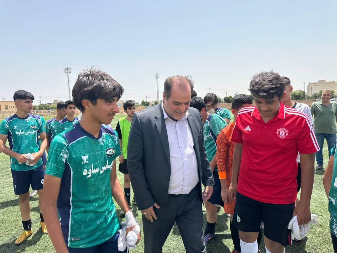 نشست مشترک فرماندار ساوه و نماینده مردم با مدیرکل ورزش و جوانان استان مرکزی با محوریت توسعه فضاهای ورزشی