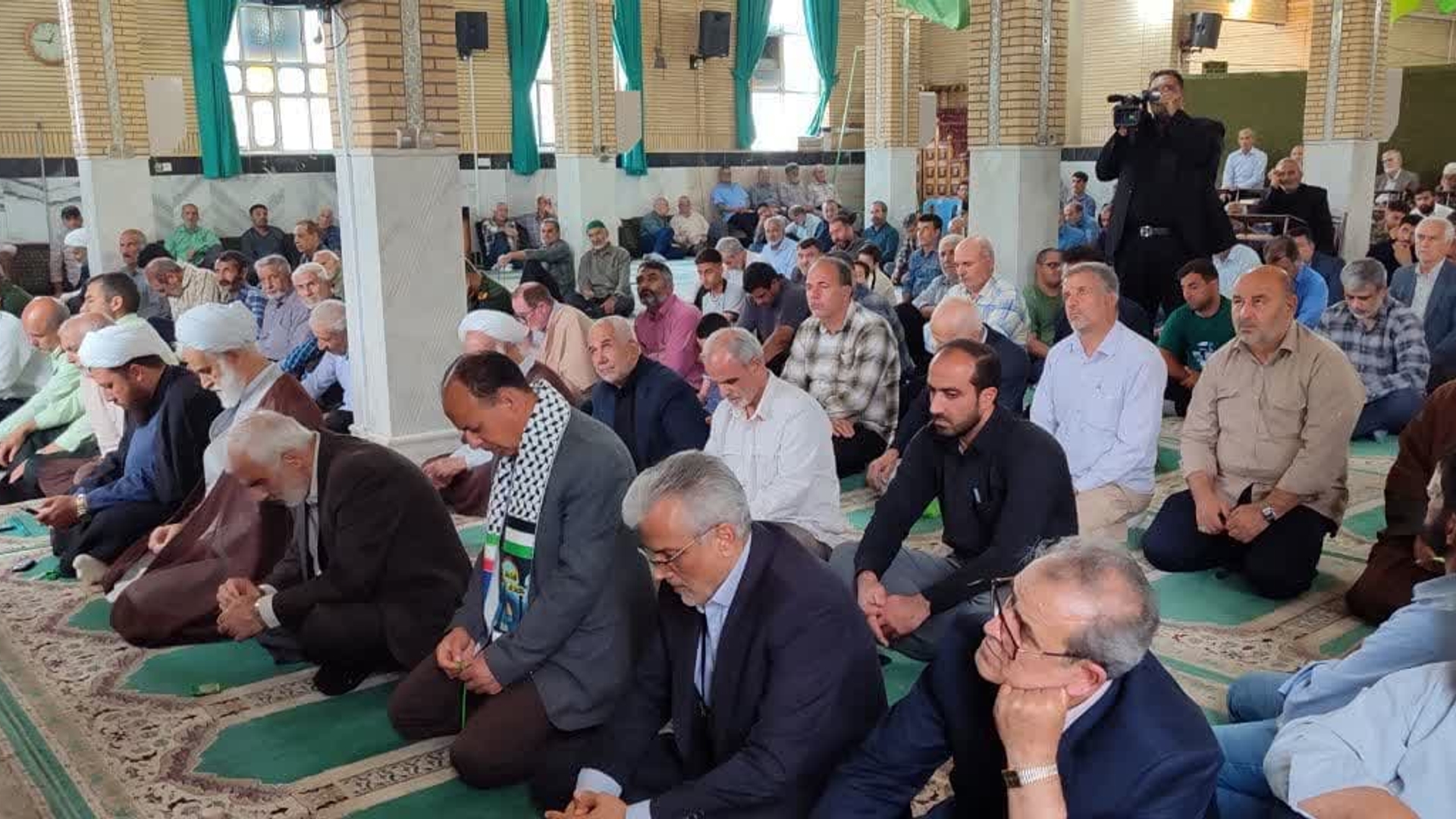 حضور دکتر احمدی در نماز جمعه و راهپیمایی ضدصهیونیستی زرندیه