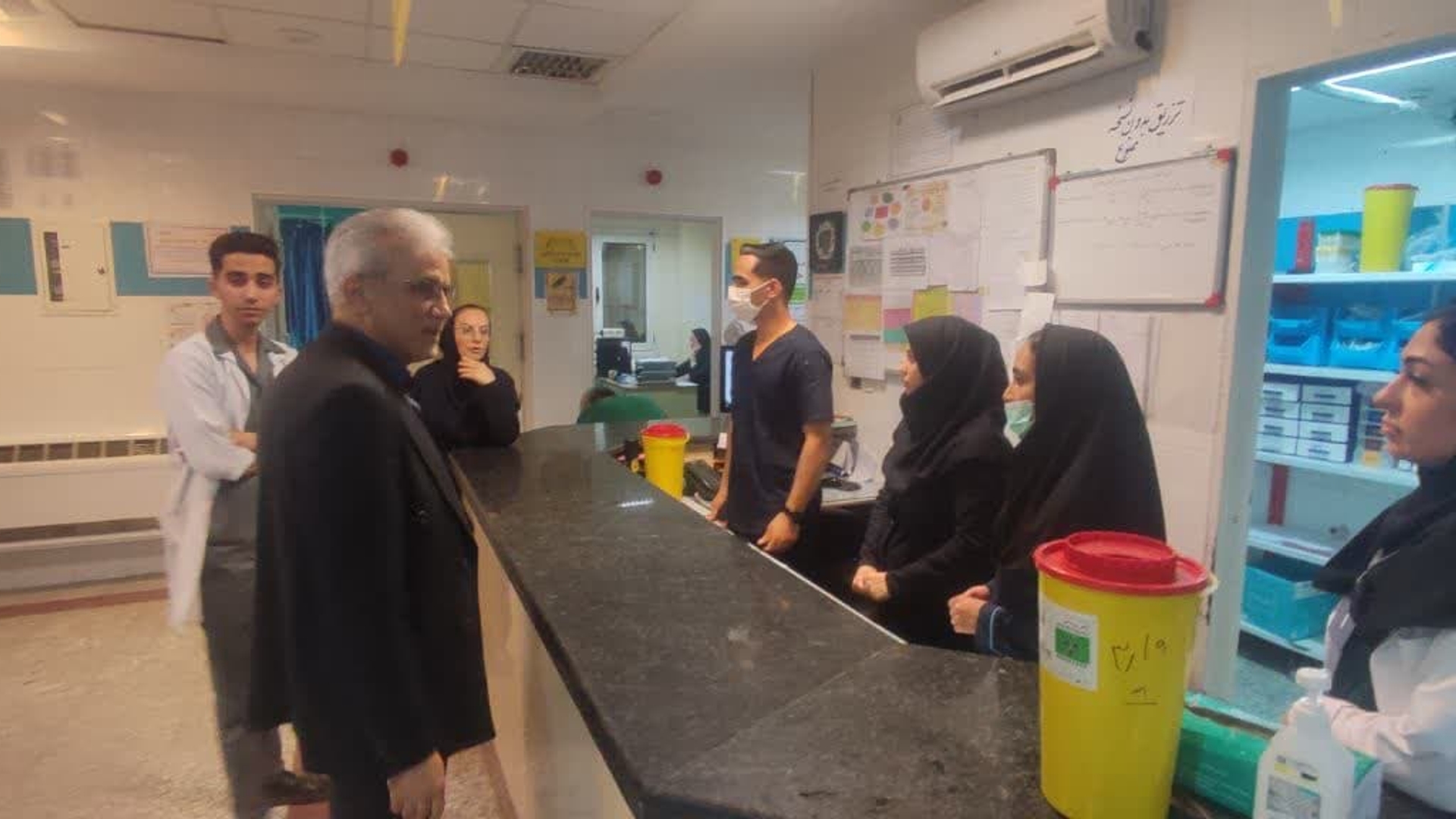 بازدید دکتر احمدی از بخش‌های درمانی بیمارستان امام رضا (ع) زرندیه