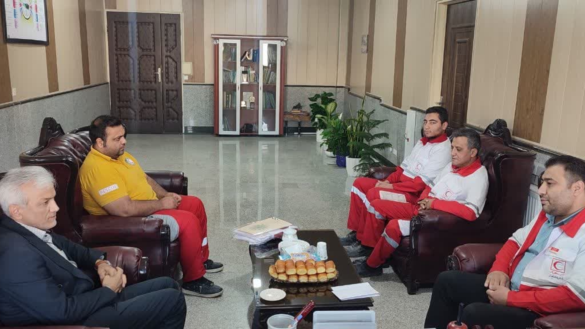 دیدار رئیس جمعیت هلال‌احمر با دکتر احمدی در فرمانداری زرندیه