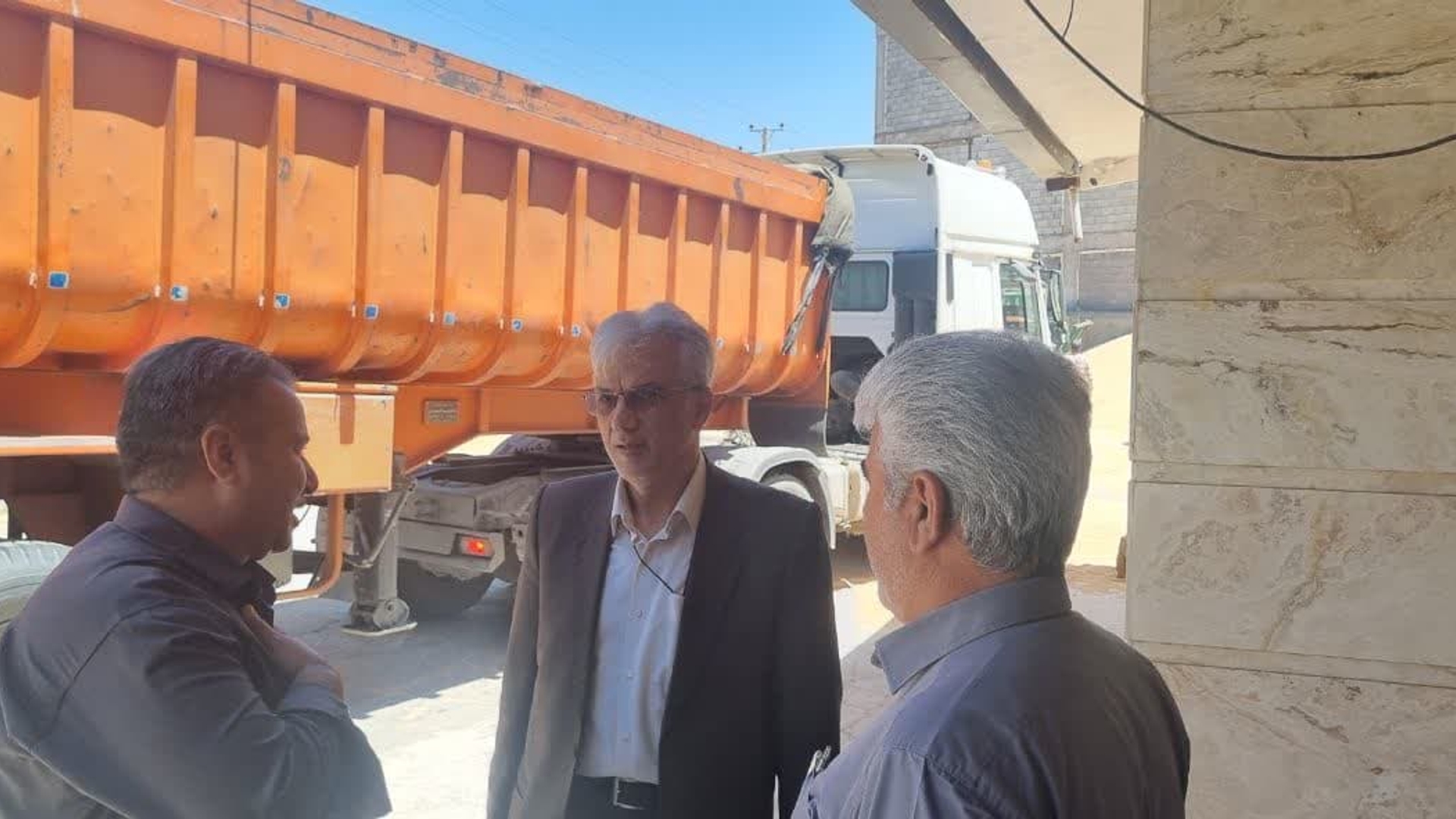 بازدید دکتر احمدی از فرایند خرید تضمینی گندم در تعاونی آزادی مأمونیه