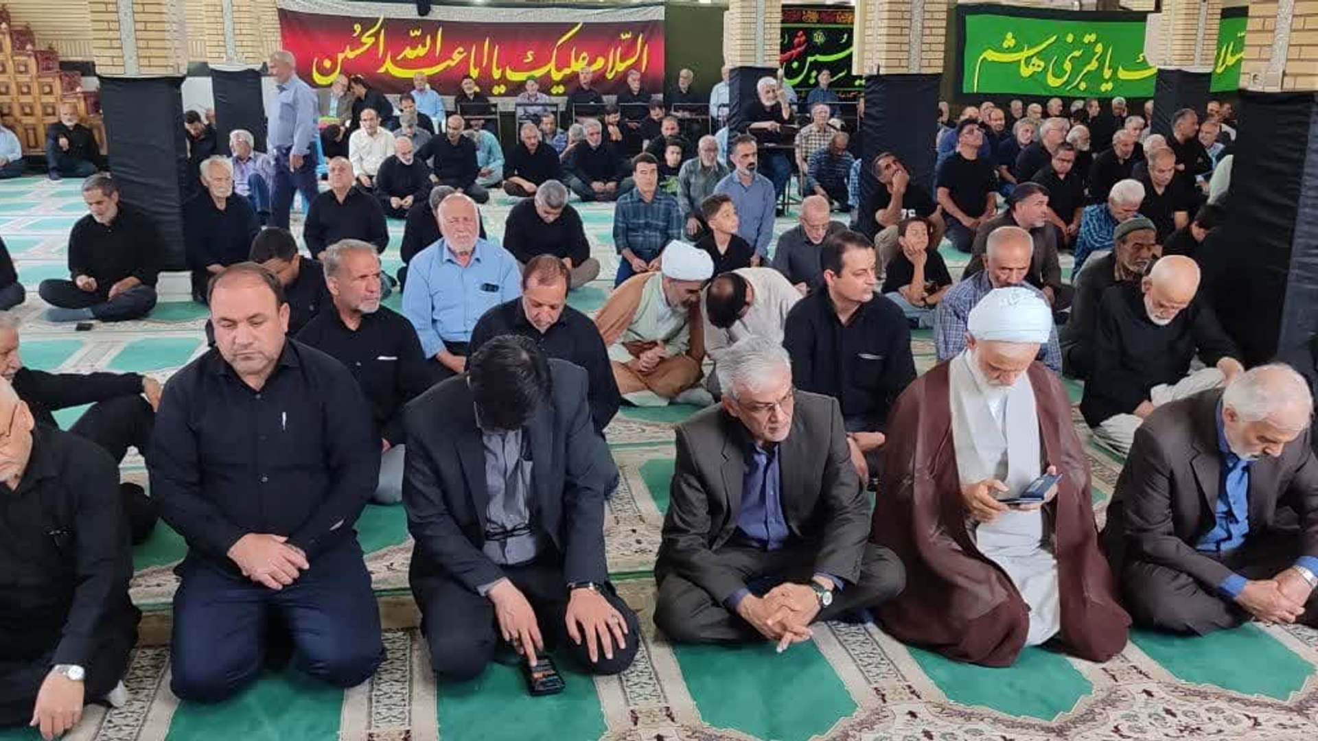 حضور دکتر احمدی در نماز جمعه شهرستان زرندیه به امامت حجت‌الاسلام ابراهیمی