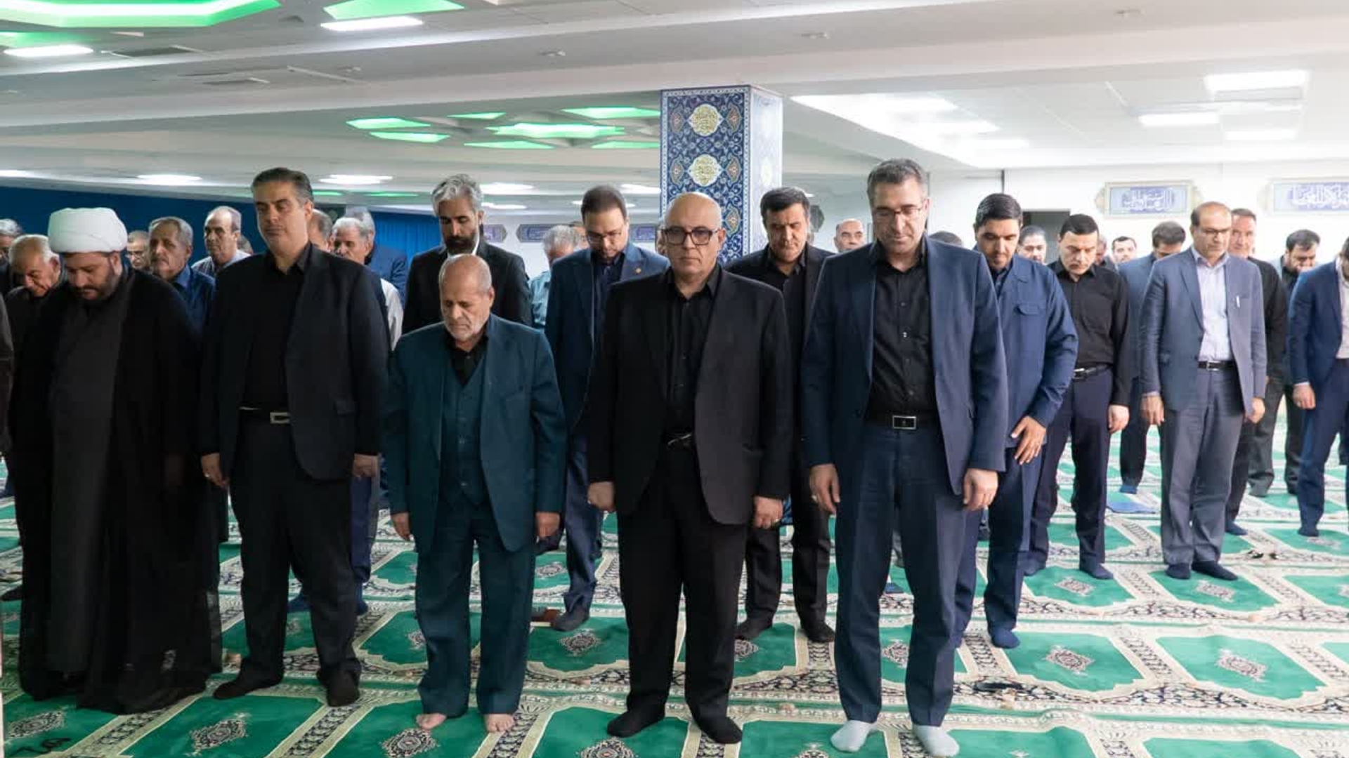 🔻جلسه درس اخلاق مدیران و عزاداری ایام شهادت سید الشهدا (ع) 

🔹جلسه درس اخلاق مدیران و عزاداری ایام شهادت سرور و سالار شهیدان حضرت اباعبدالله الحسین (ع) با سخنرانی آیت الله دری نجف آبادی نماینده ولی فقیه در استان و جمعی از مدیران و ... استان و اراک در مجتمع حوزوی خاتم الانبیا (ص) برگزار شد.