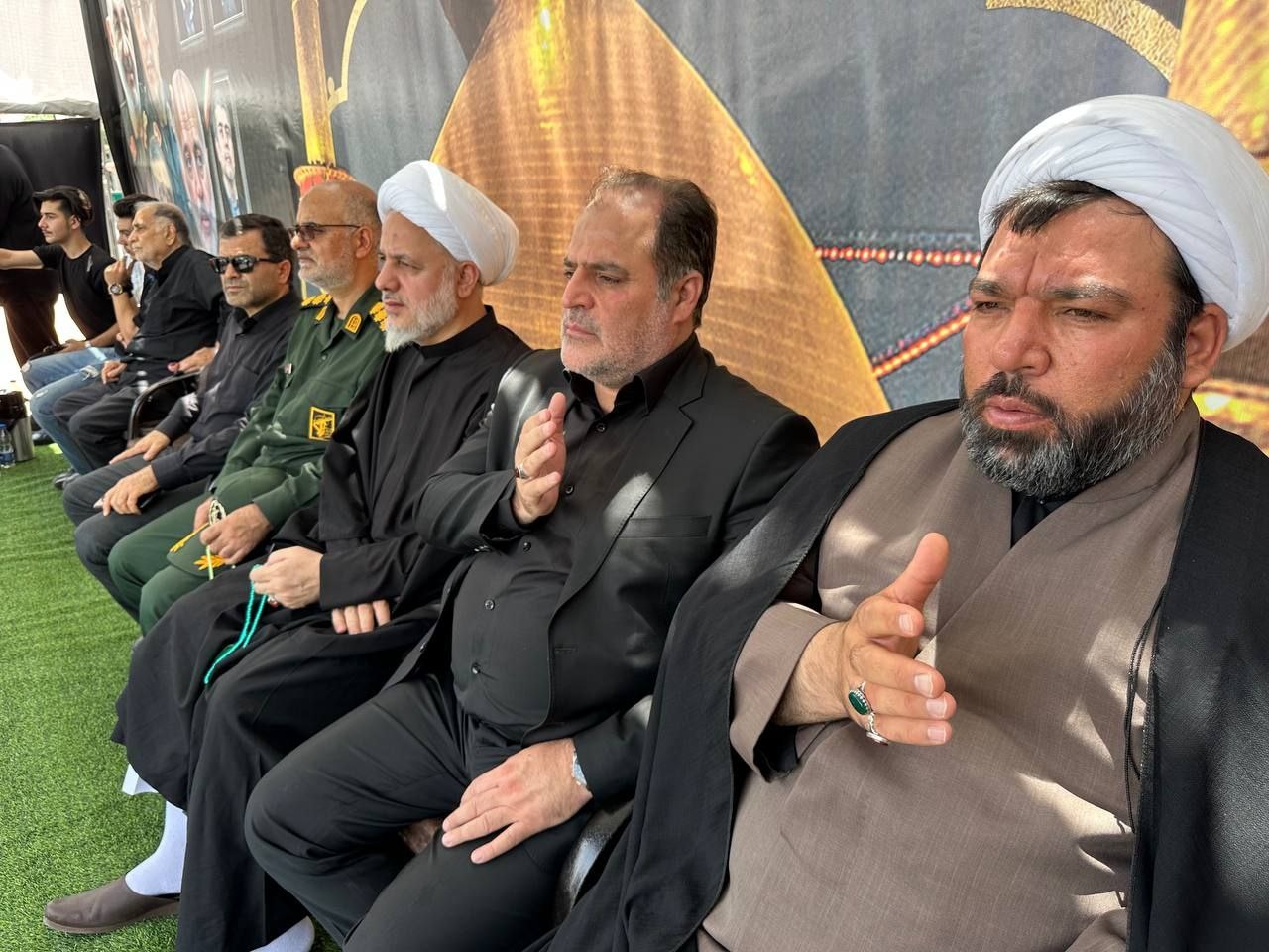 حضور دکتر حسینی معاون استاندار و فرماندار ویژه شهرستان ساوه در اجتماع بزرگ دسته‌های عزاداری هیأت‌های مذهبی شهرستان در روز عاشورای حسینی