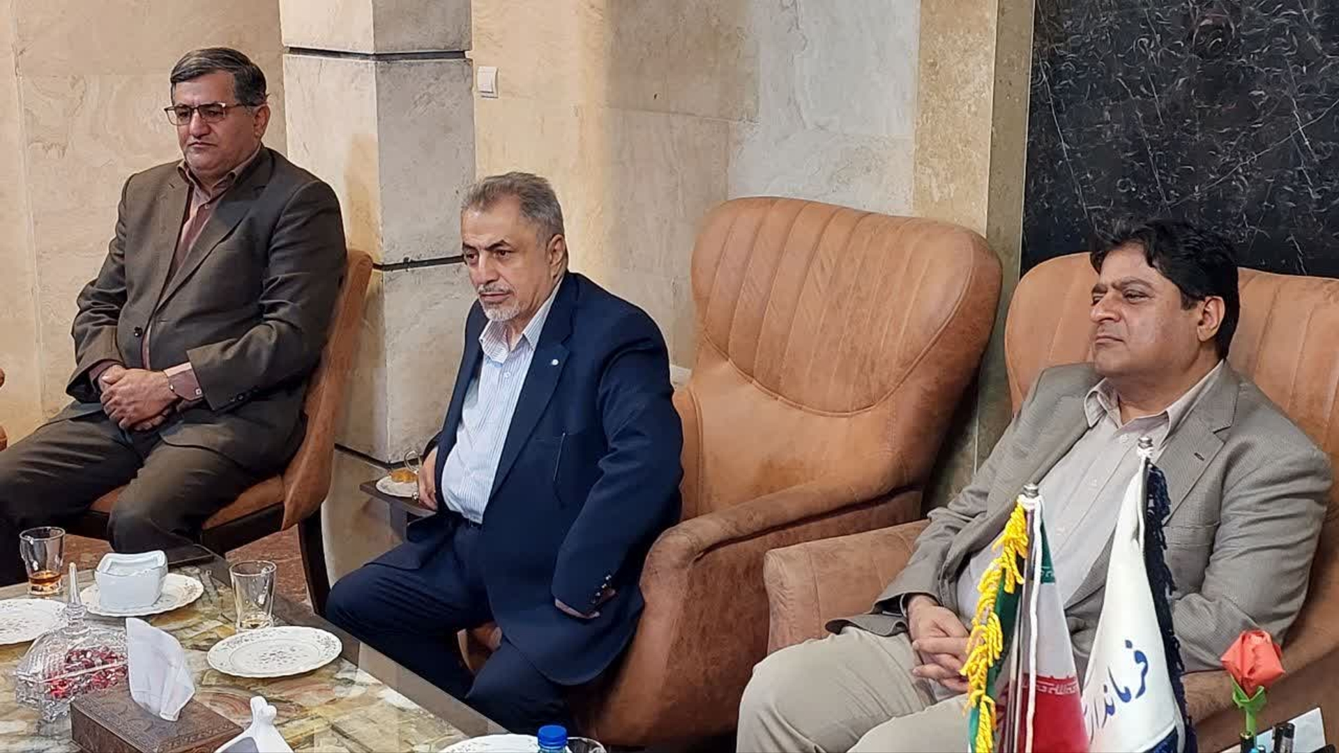 دیدار مدیرکل دفتر تجهیز و توسعه زیرساخت‌ و سرمایه‌گذاری سازمان تعاون روستایی ایران با فرماندار شهرستان محلات