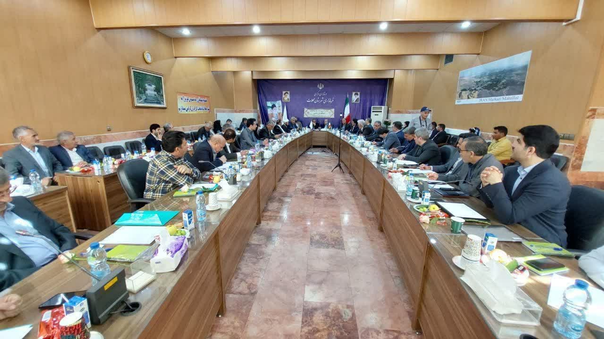 فرماندار محلات:
سال گذشته ۱۲۶ هزار دلار ماهیان زینتی از شهرستان محلات صادر شده است