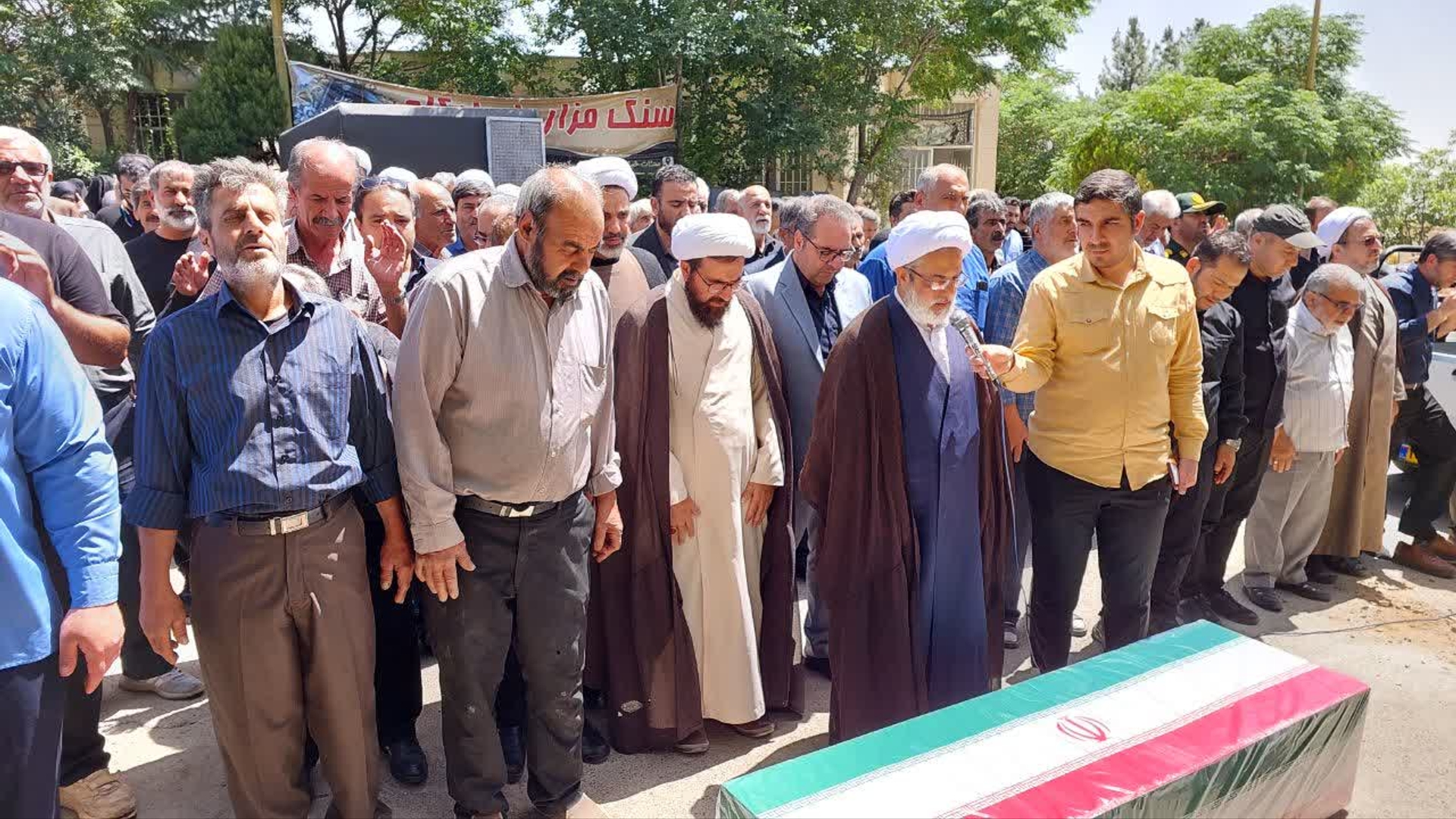 تشییع پیکر پاک شهیده والامقام مرضیه جهانی در شهر محلات