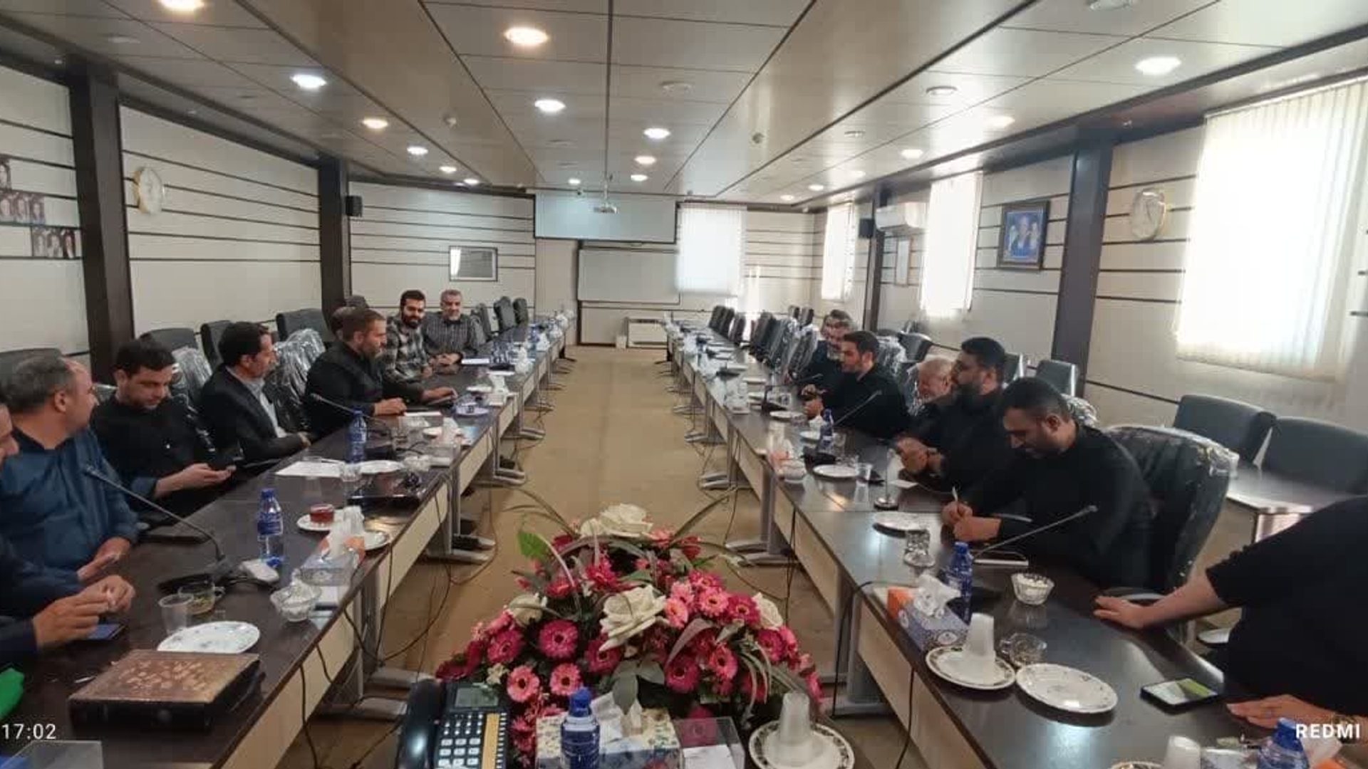 نشست فعالان سیاسی و  اجتماعی با سرپرست فرمانداری شهرستان دلیجان 
🟠 عصر روز چهار شنبه مورخ۱۴۰۴/۰۴/۱۱
 فعالان سیاسی و اجتماعی  با مهندس گلشن سرپرست فرمانداری پیرامون «تعامل و هم افزایی فعالان سیاسی و اجتماعی در شرایط فعلی کشور»  به بحث و تبادل نظر پرداختند.