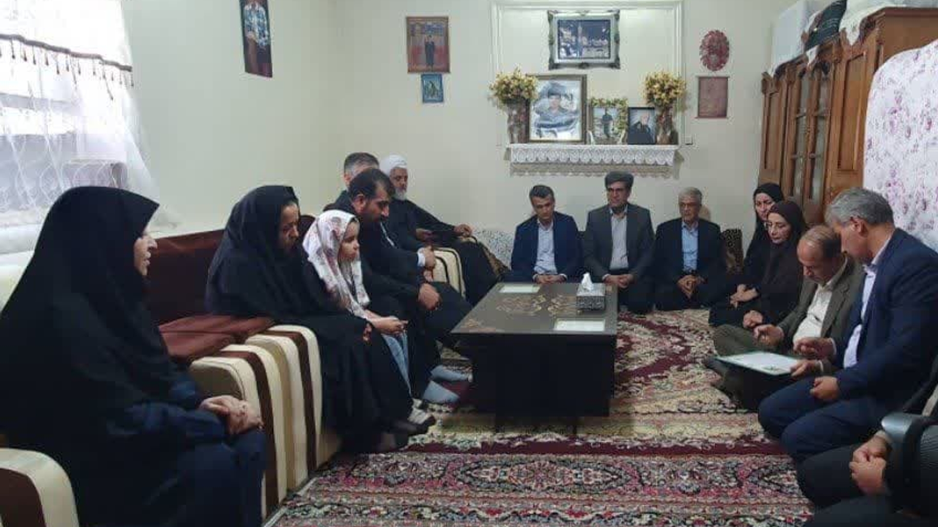 دیدار معاون رئیس جمهور با خانواده شهید مدافع وطن "مرتضی شفیعی" در زرندیه