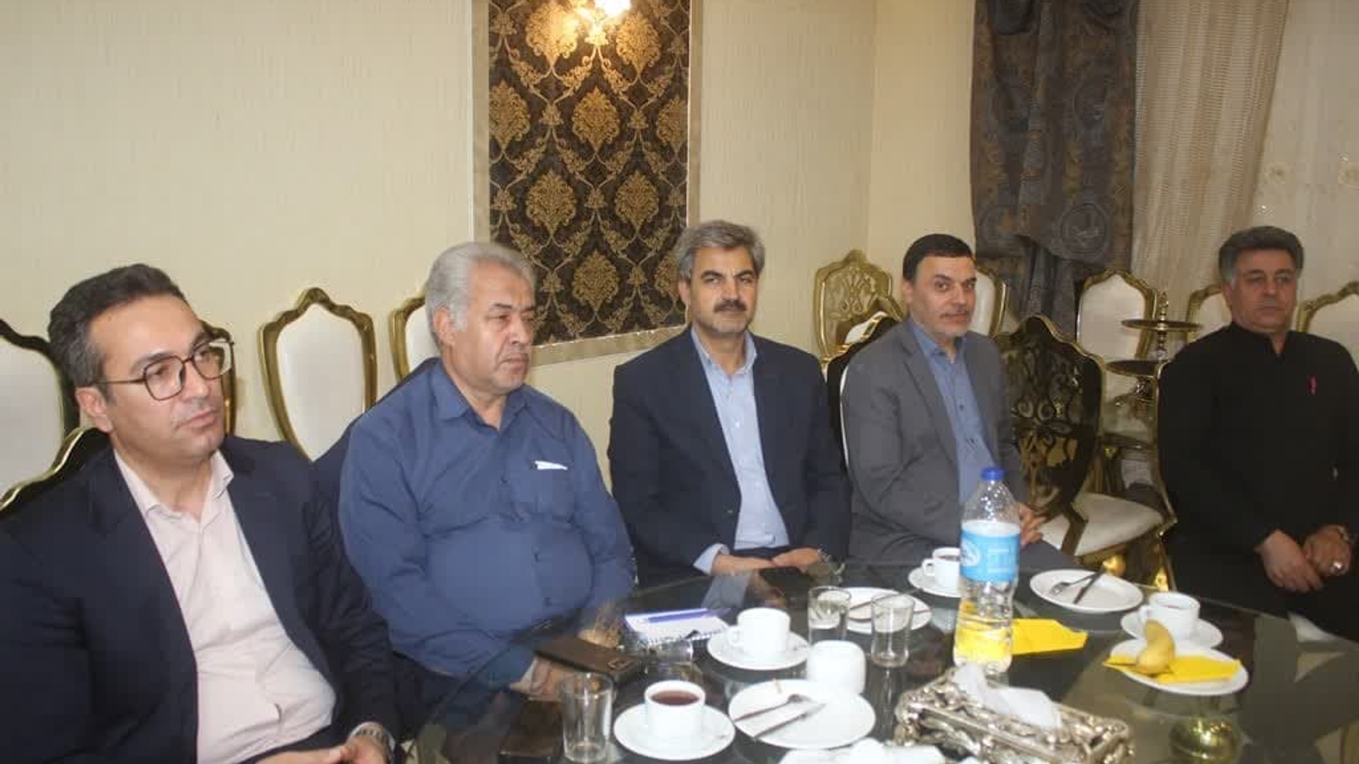 نشست هم اندیشی فعالین اقتصادی و صنعتگران شهرستان خمین با مسئولان استانی و شهرستانی برگزار شد